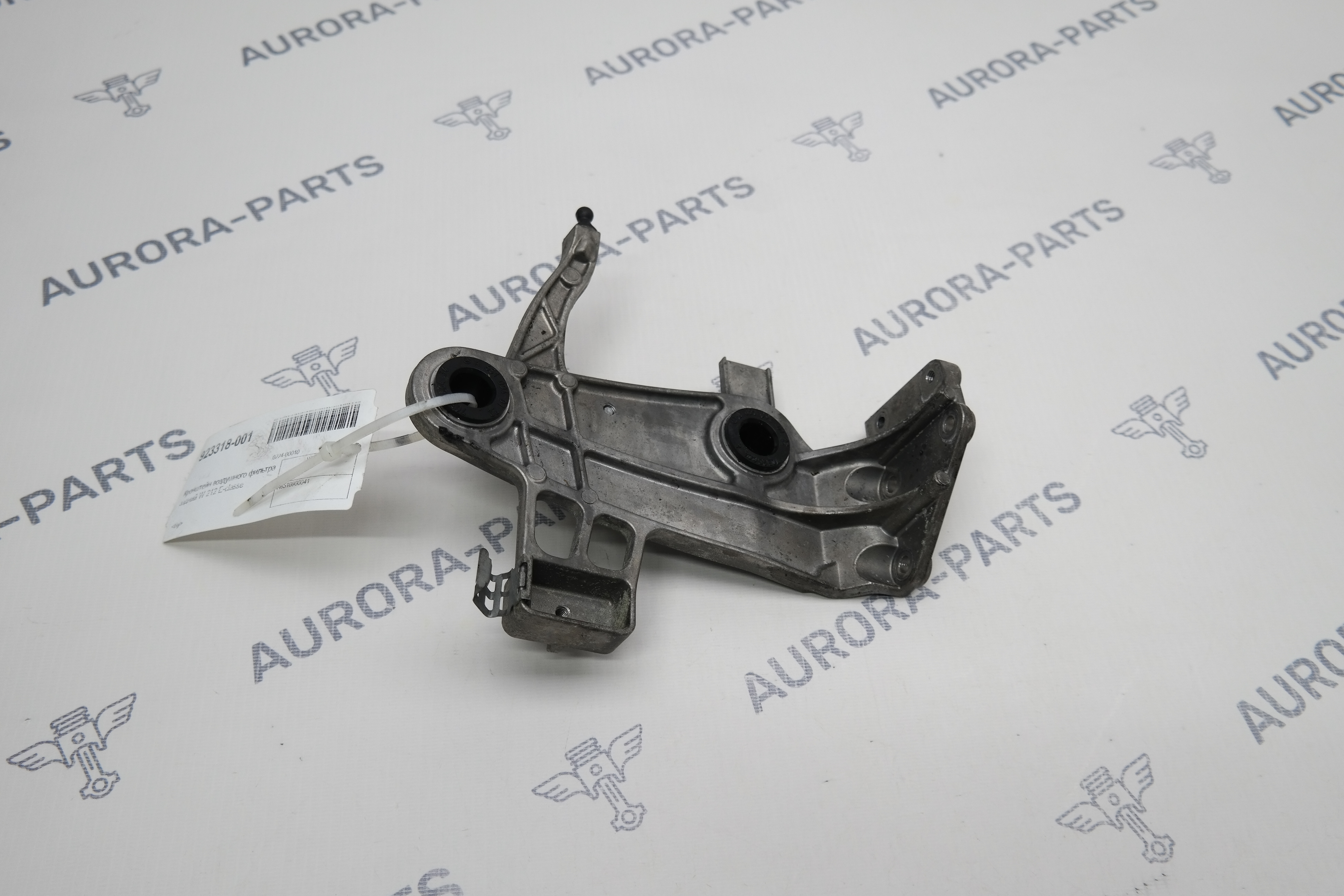 Кронштейн воздушного фильтра задний Mercedes E-Klasse 