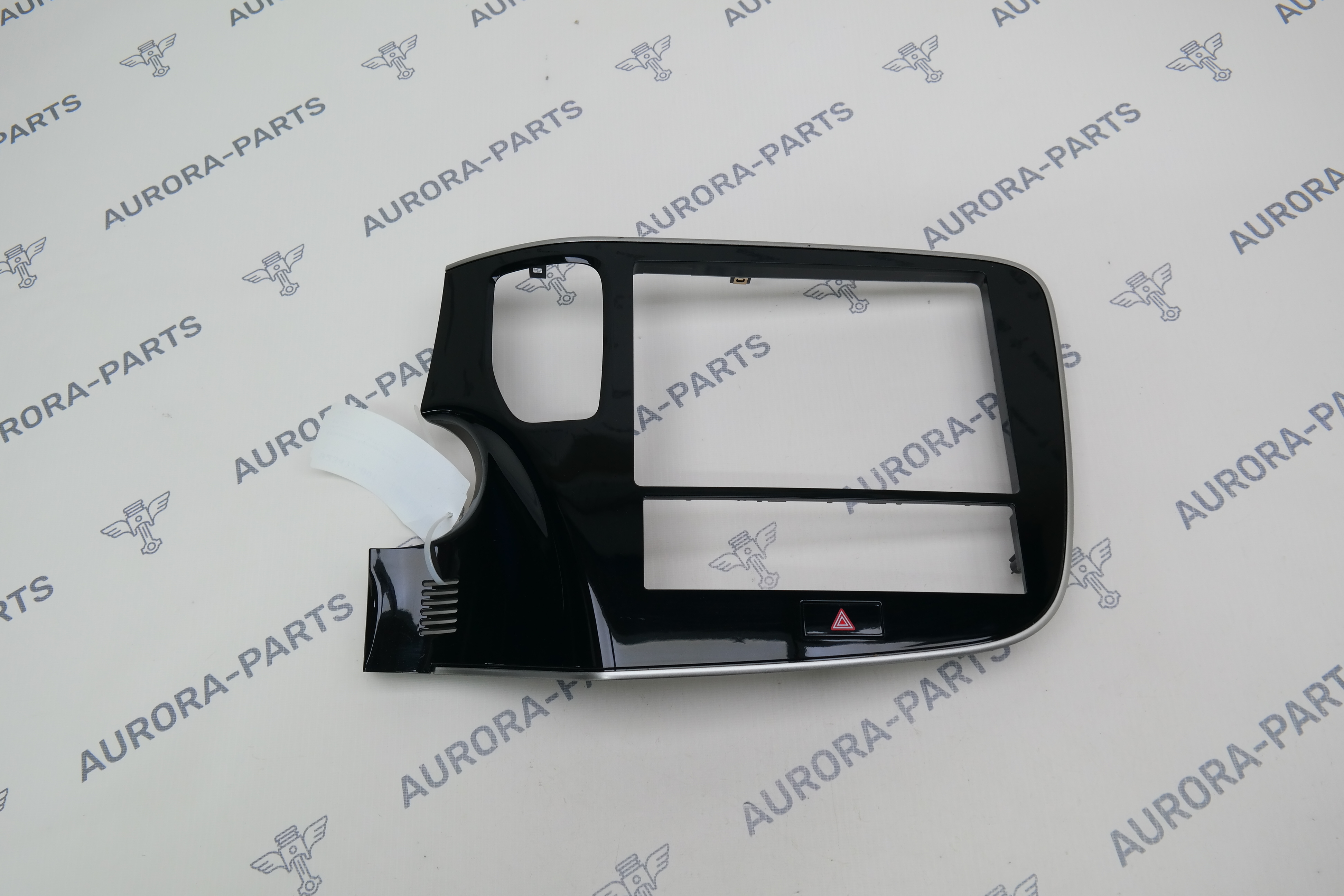 Накладка торпедо (Рамка магнитолы) Mitsubishi Outlander