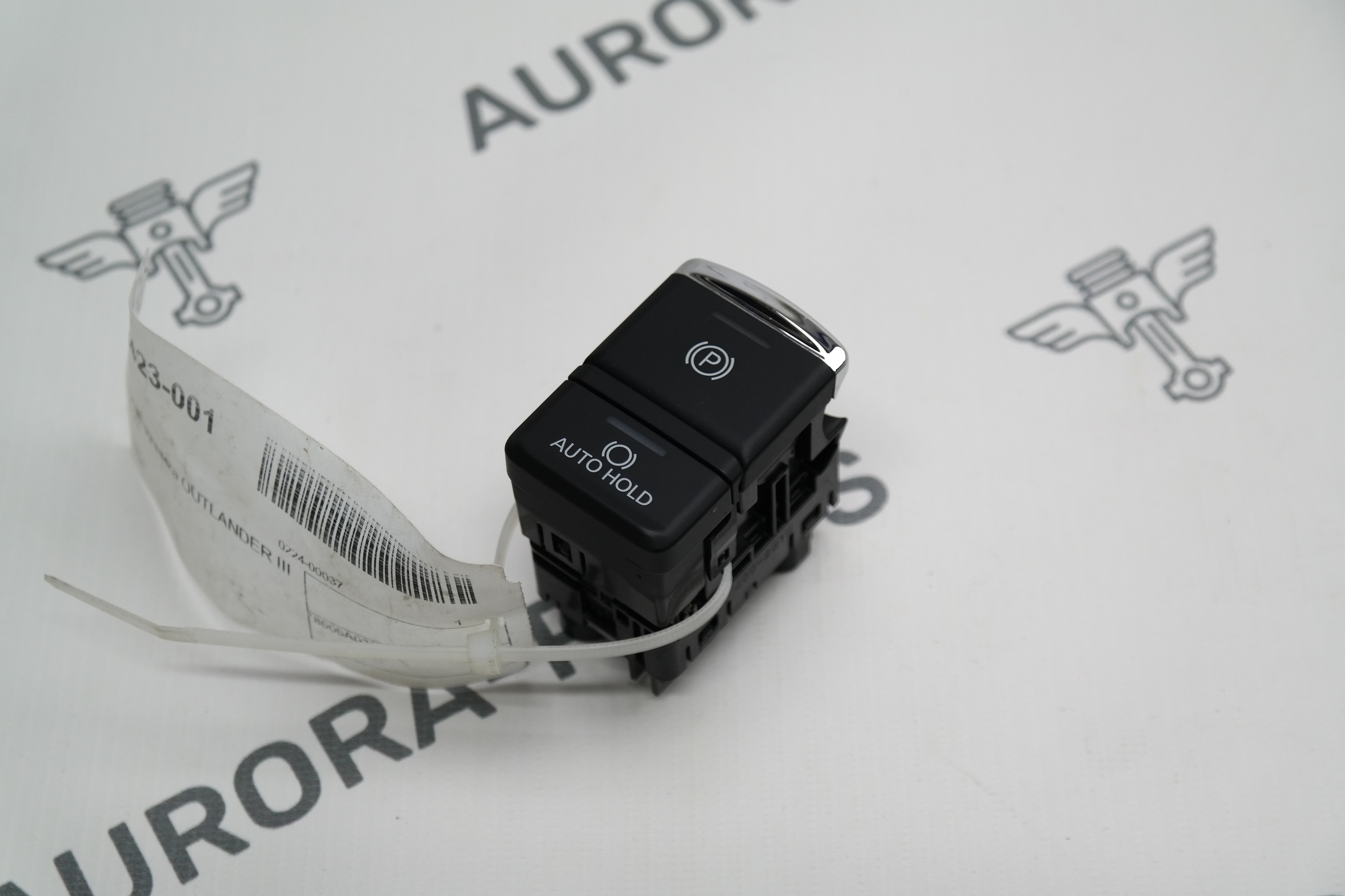 Кнопка ручника Mitsubishi Outlander