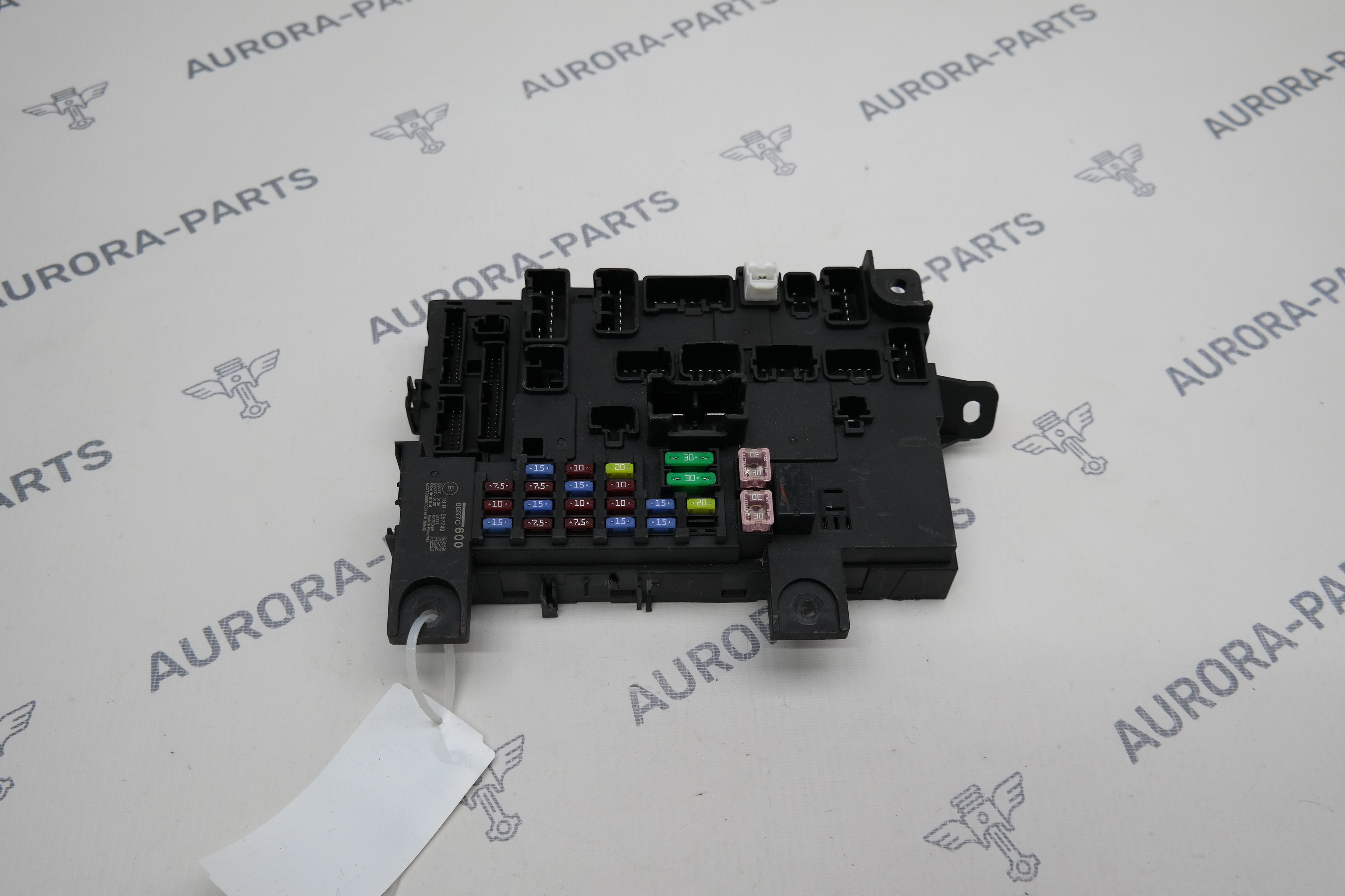 Блок предохранителей Mitsubishi Outlander