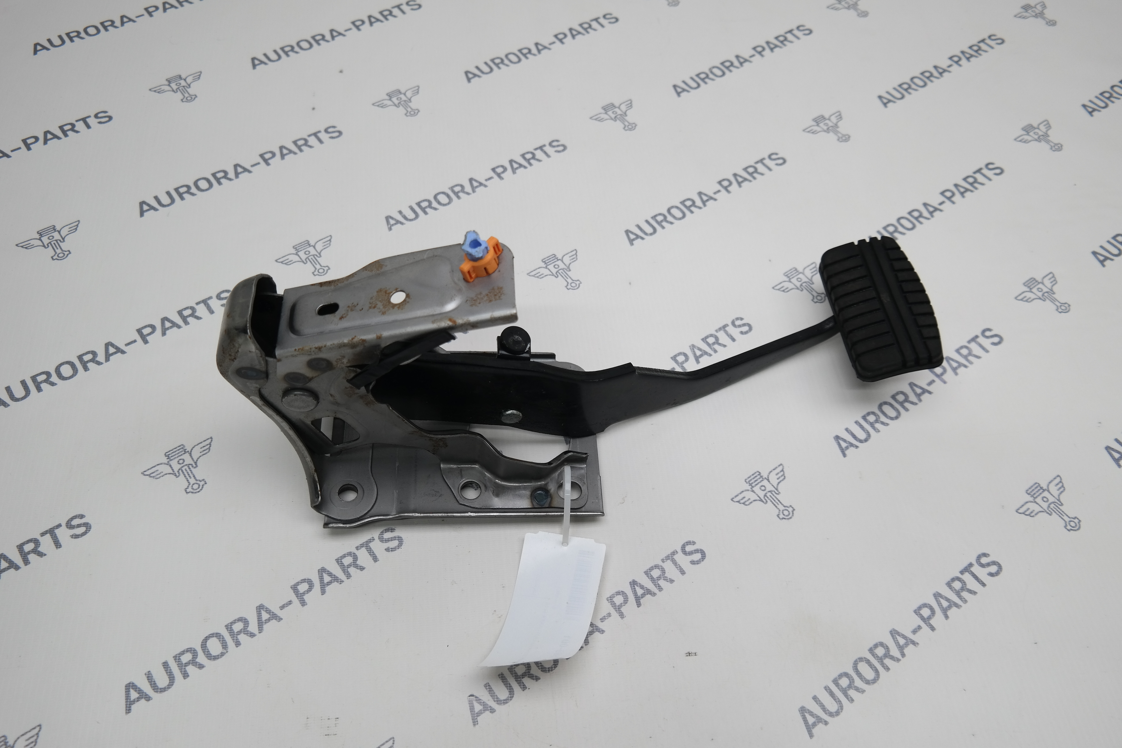 Педаль тормоза Mitsubishi Outlander