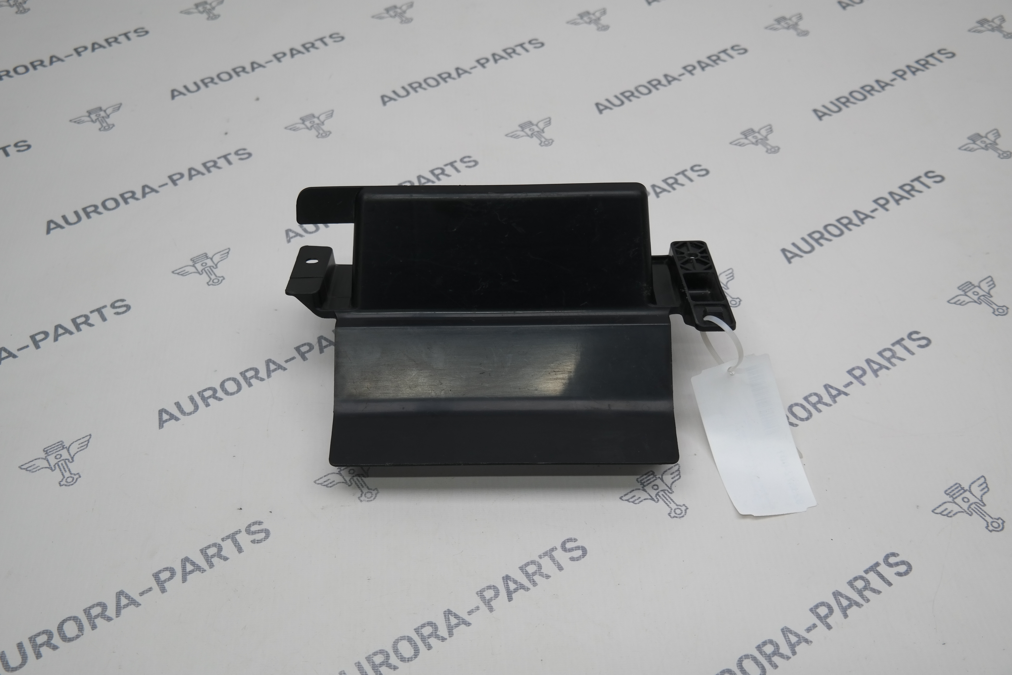 Кронштейн решетки радиатора центральный Mitsubishi Outlander