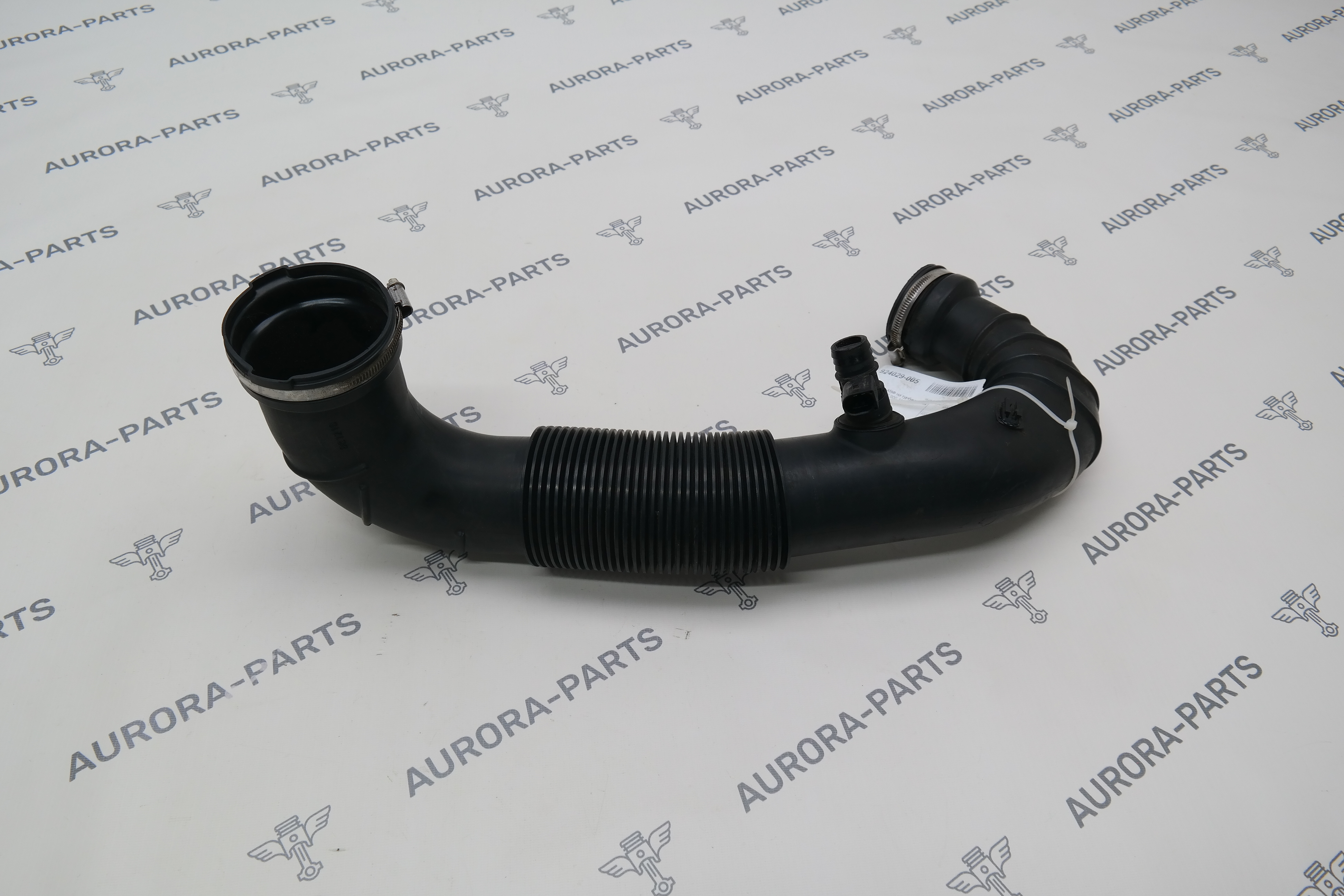 Патрубок от КВФ на турбину ОМ 651 Mercedes Sprinter