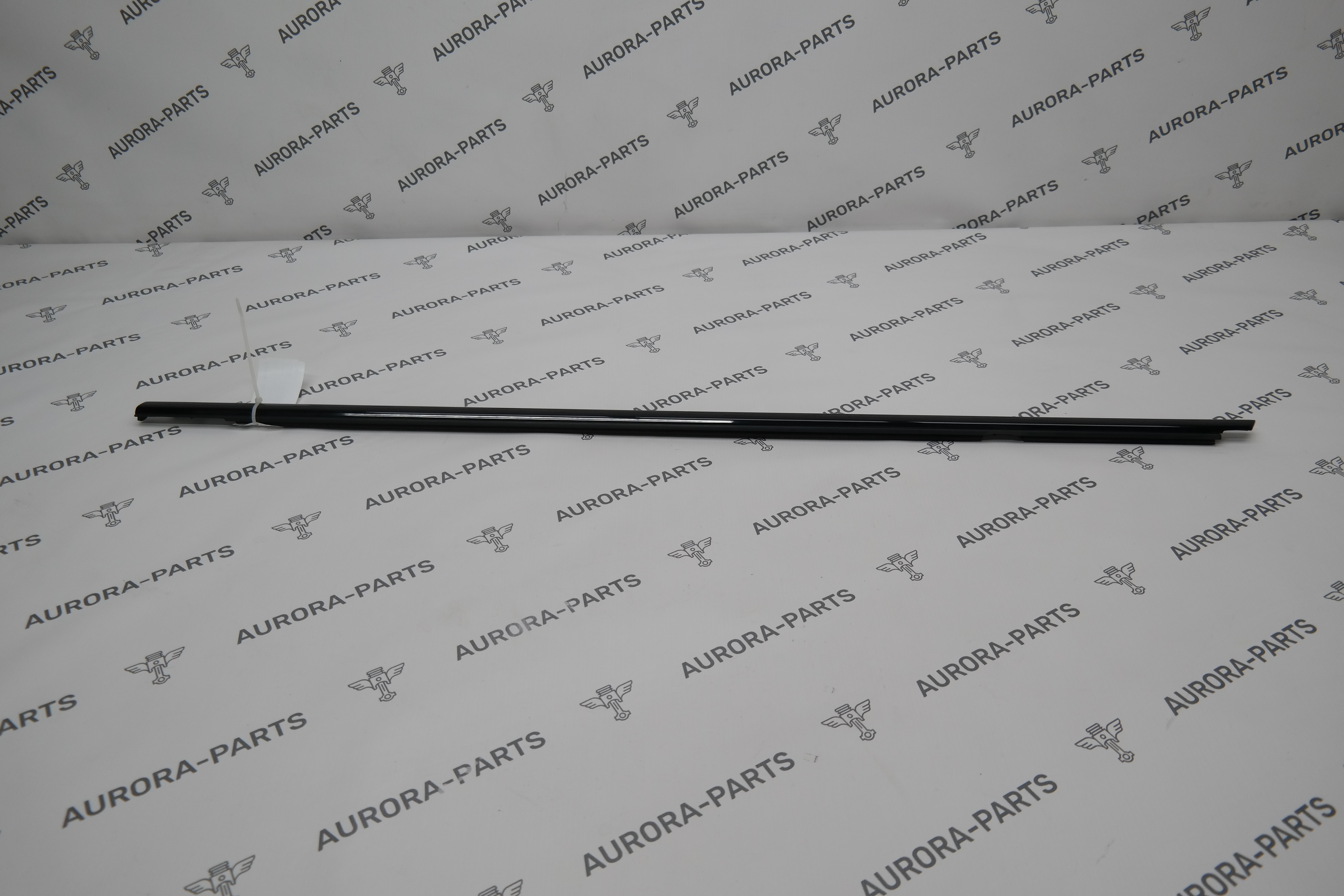 Молдинг (бархотка) передней двери LH Porsche Cayenne