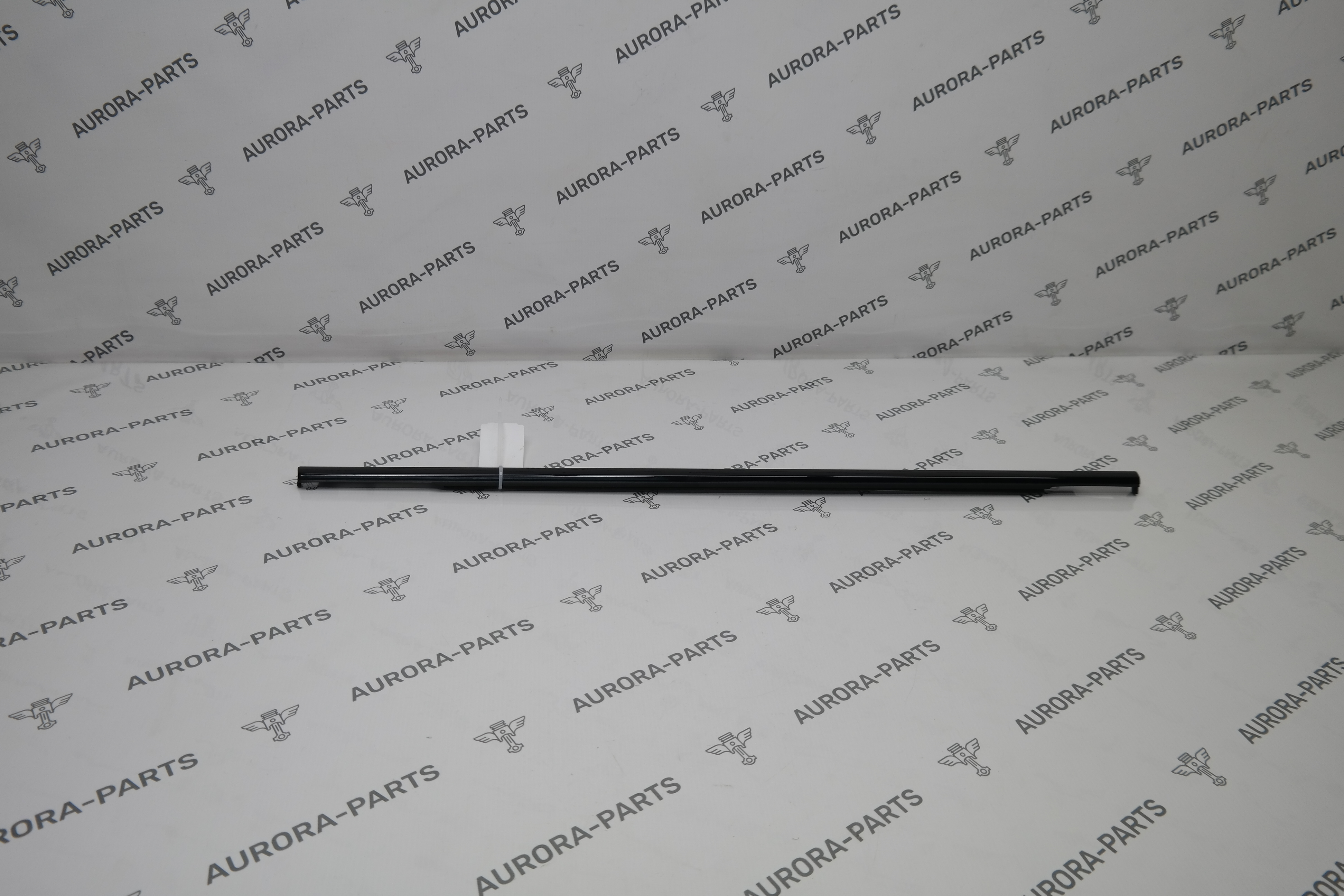 Молдинг (бархотка) задней двери LH Porsche Cayenne