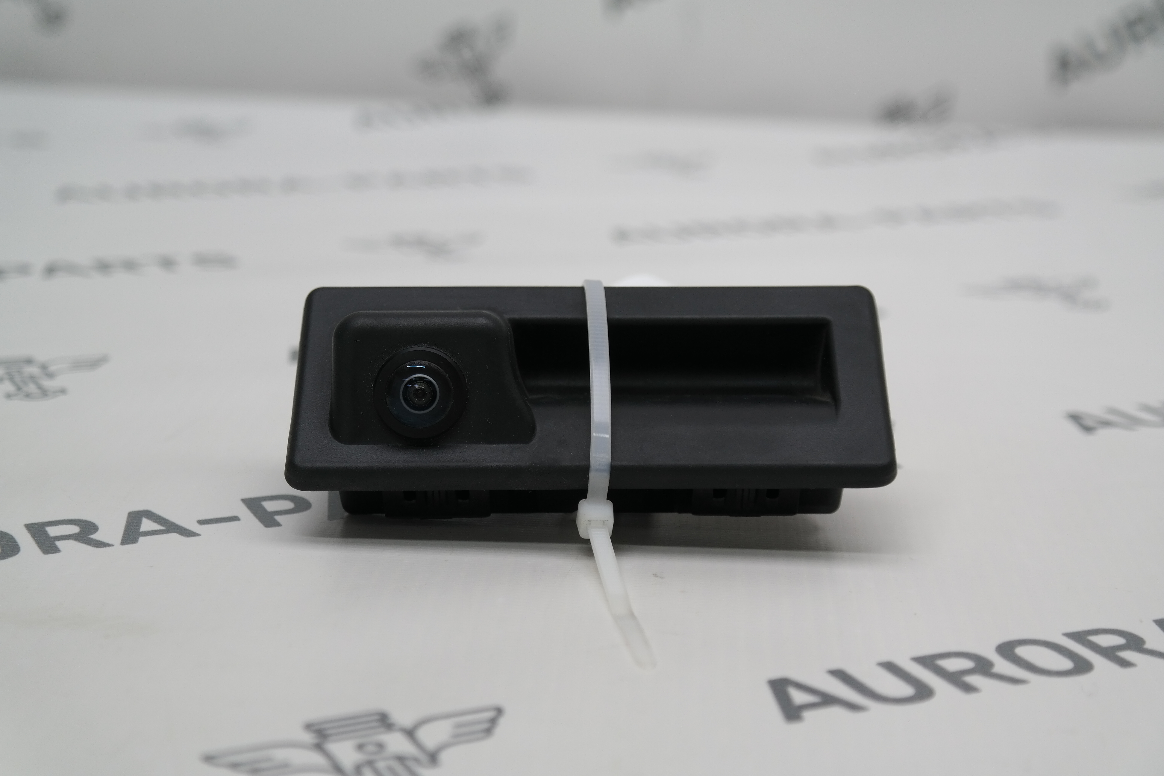 Кнопка крышки багажника с камерой VW Tiguan