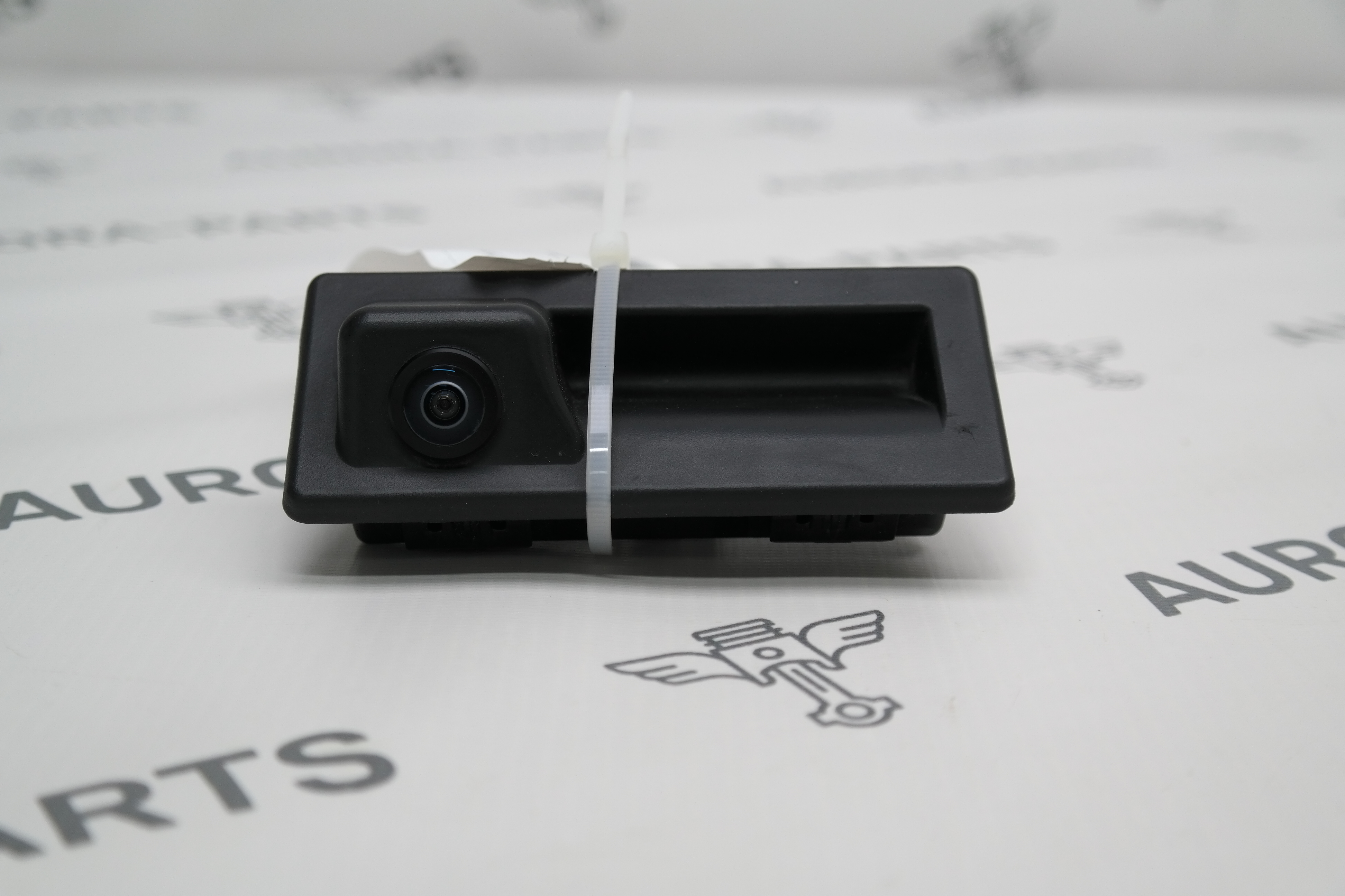 Кнопка крышки багажника с камерой VW Tiguan