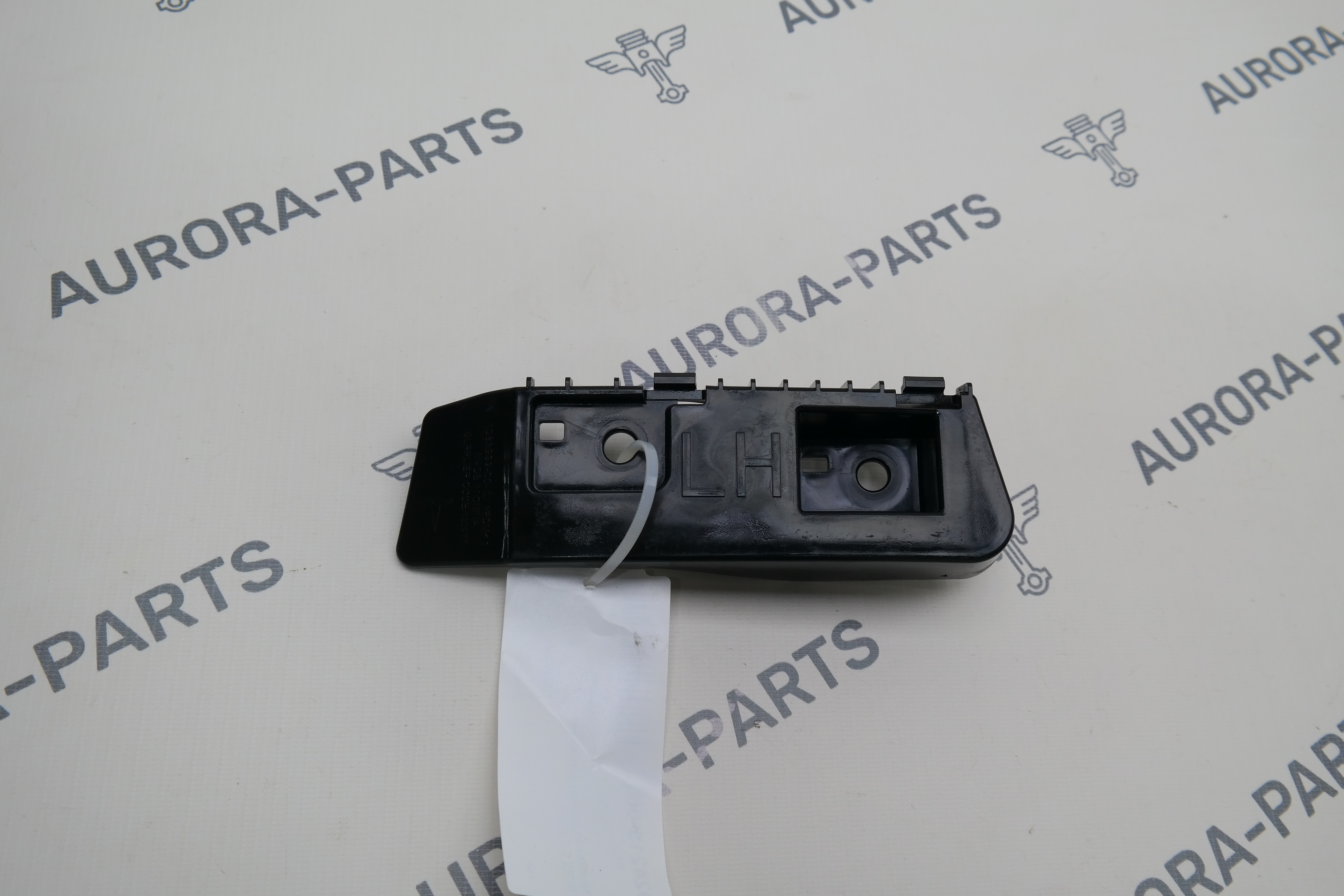 Кронштейн заднего фонаря LH Tesla Model 3