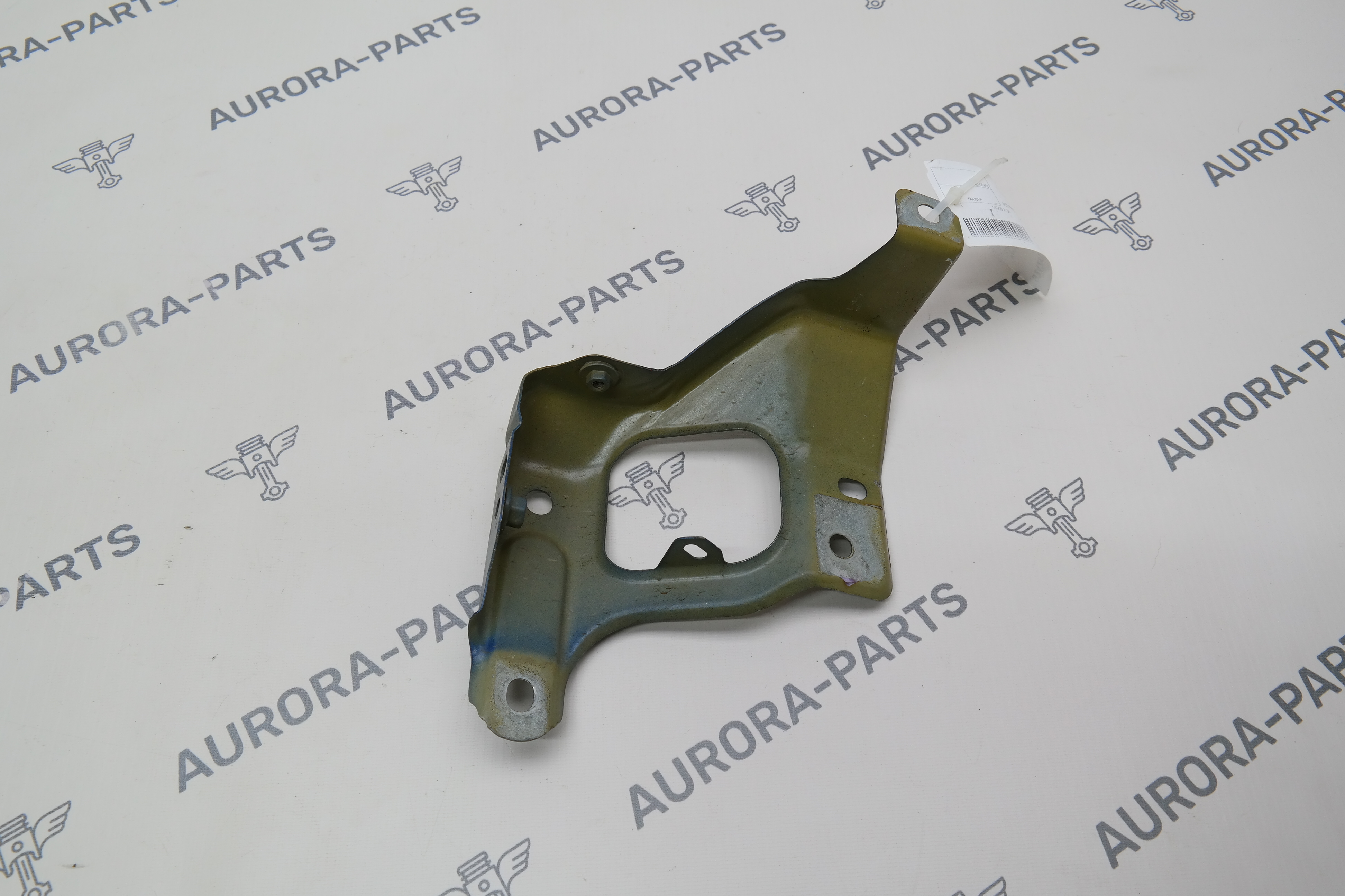 Кронштейн переднего крыла LH Tesla Model 3