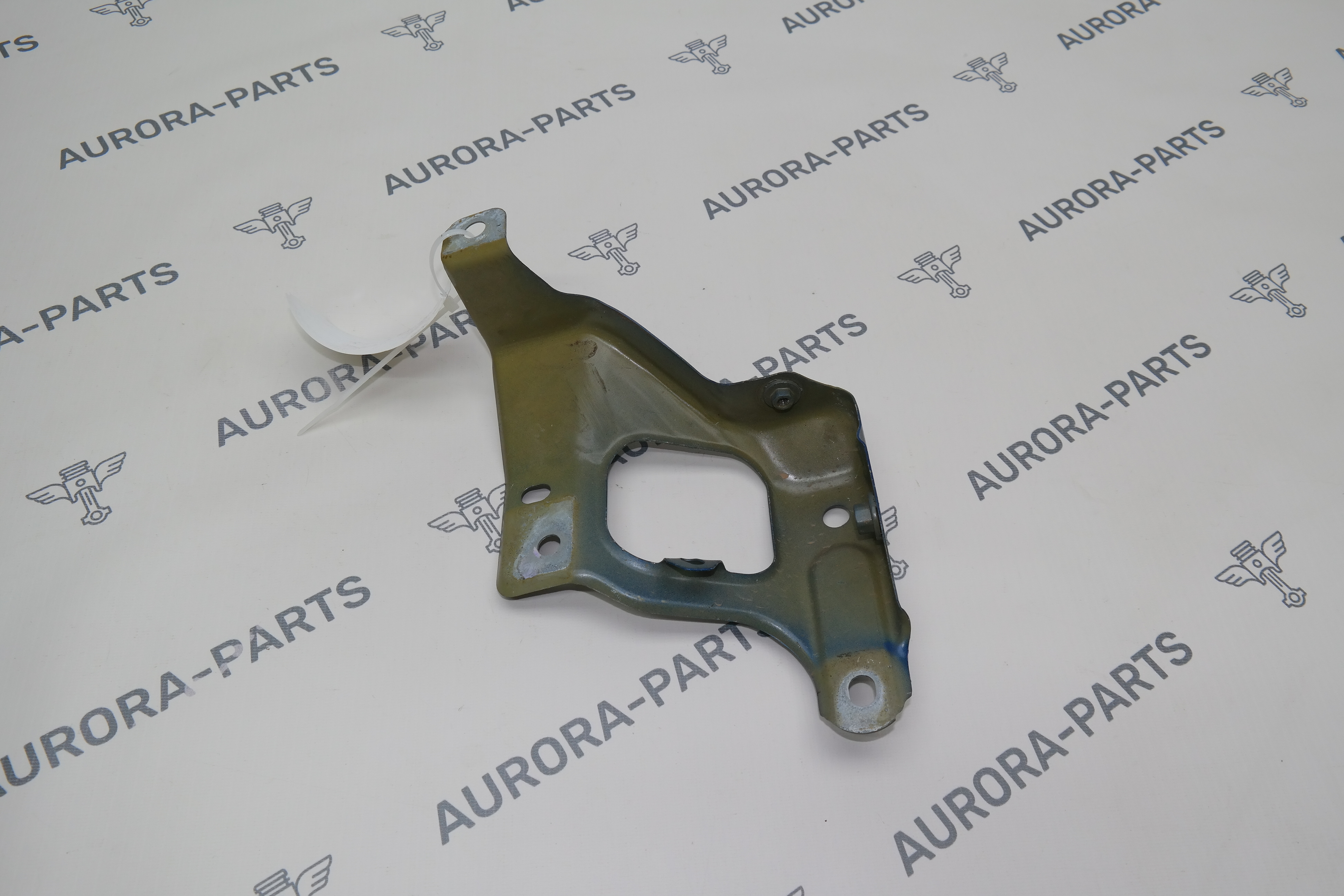 Кронштейн переднего крыла RH Tesla Model 3