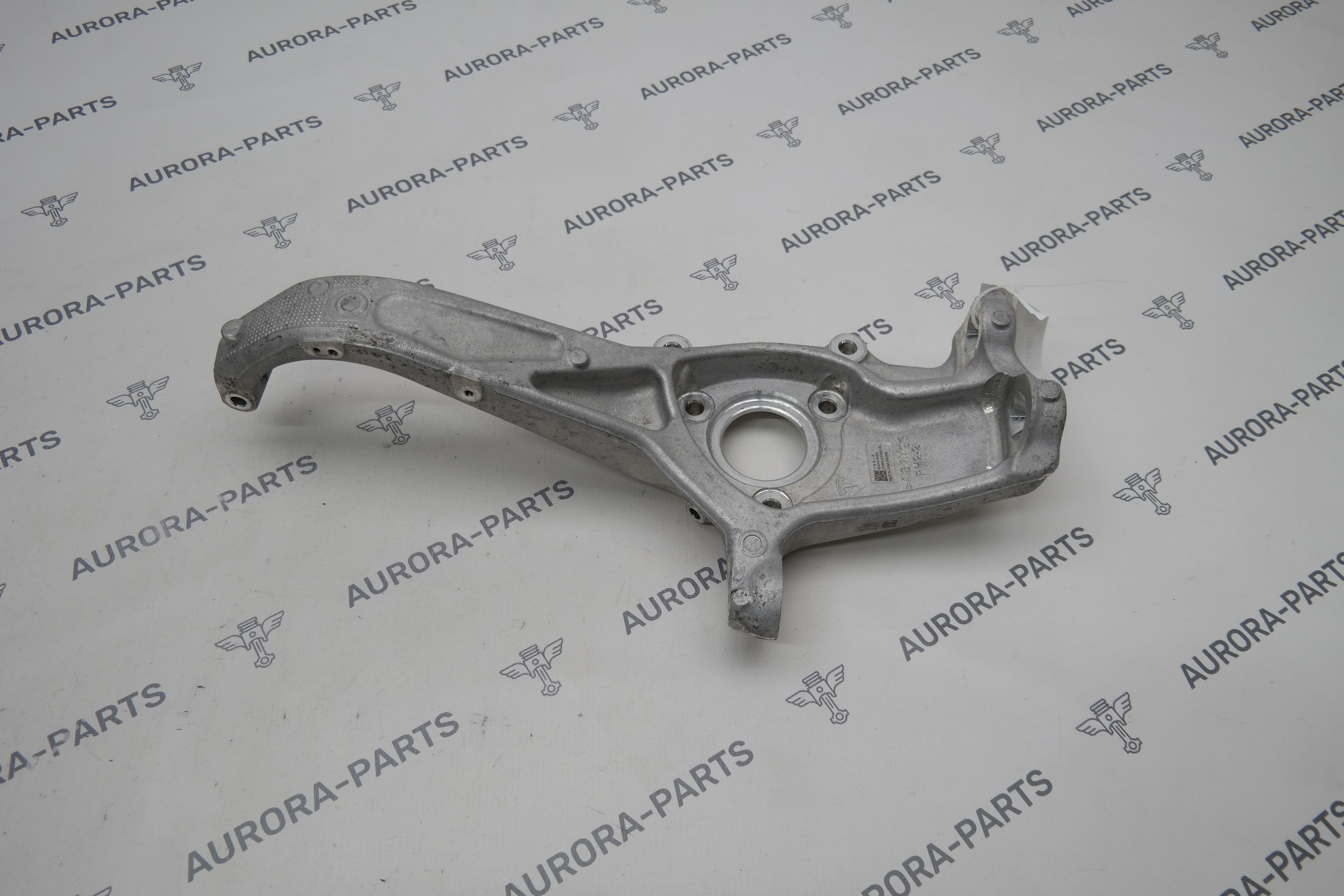 Кулак поворотный RH Tesla Model 3