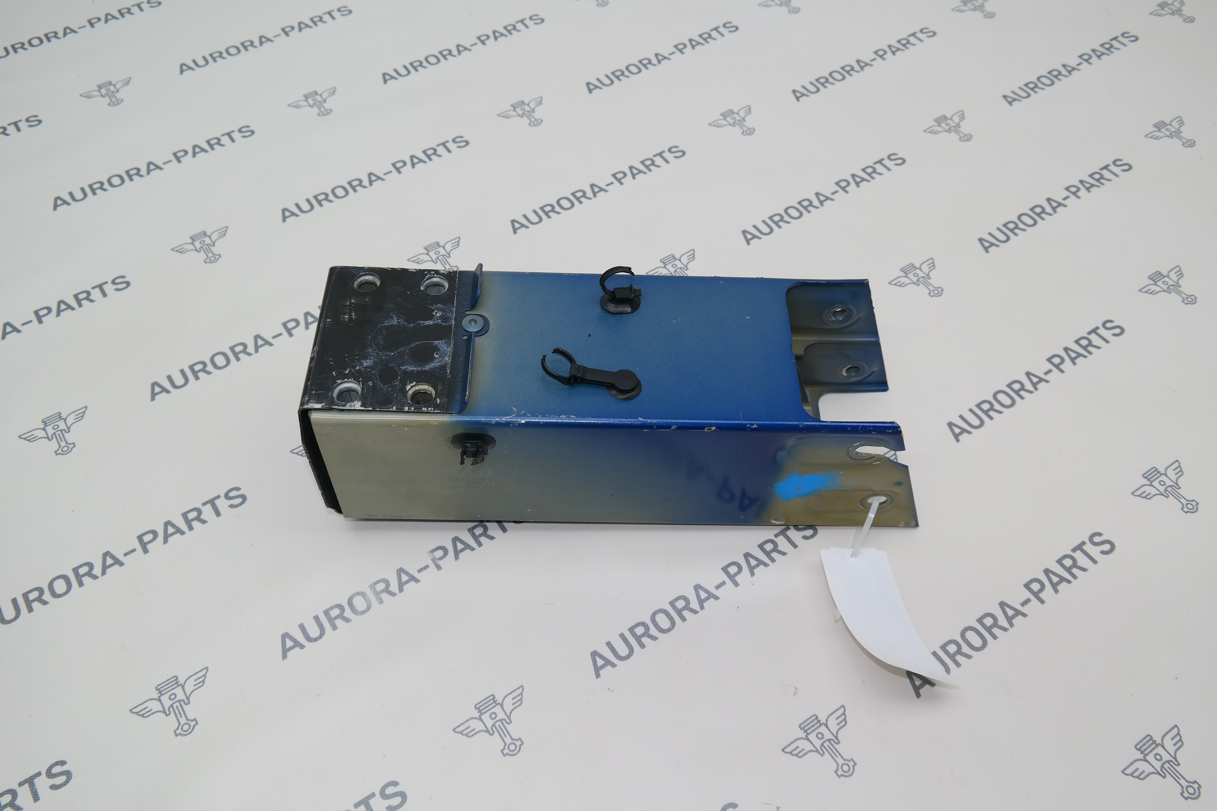 Кронштейн верхнего усилителя переднего бампера LH Tesla Model 3