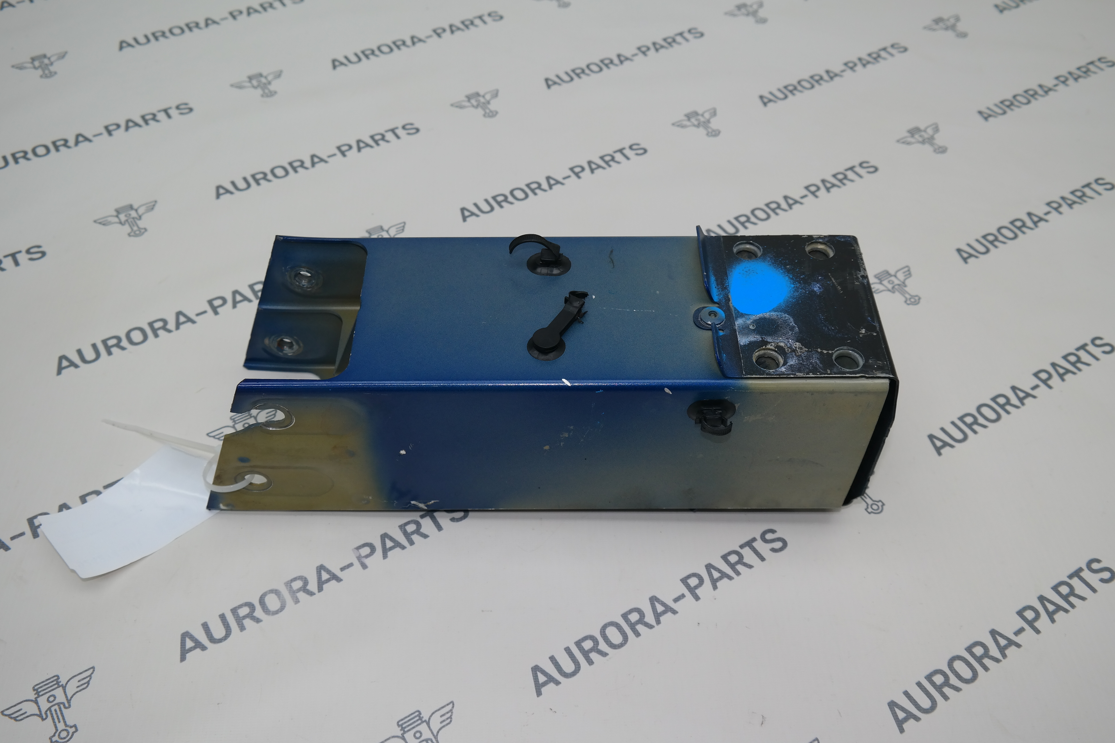 Кронштейн верхнего усилителя переднего бампера RH Tesla Model 3