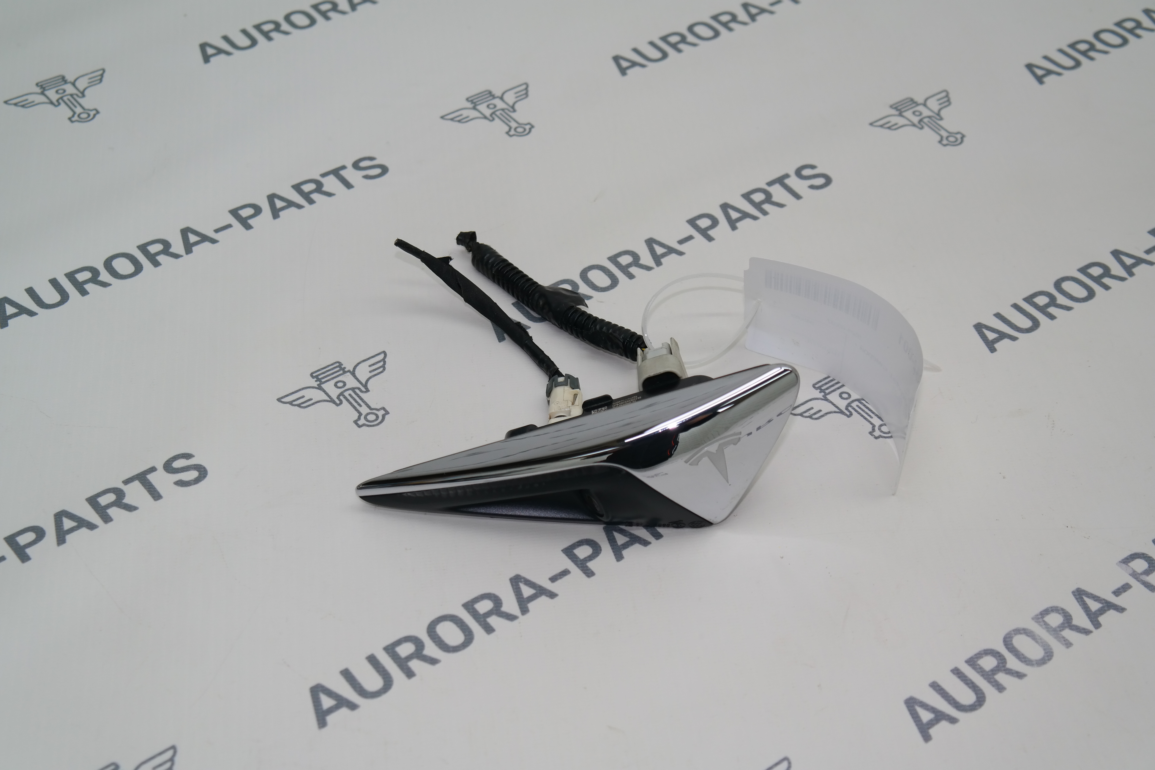 Камера с повторителем RH Tesla Model 3