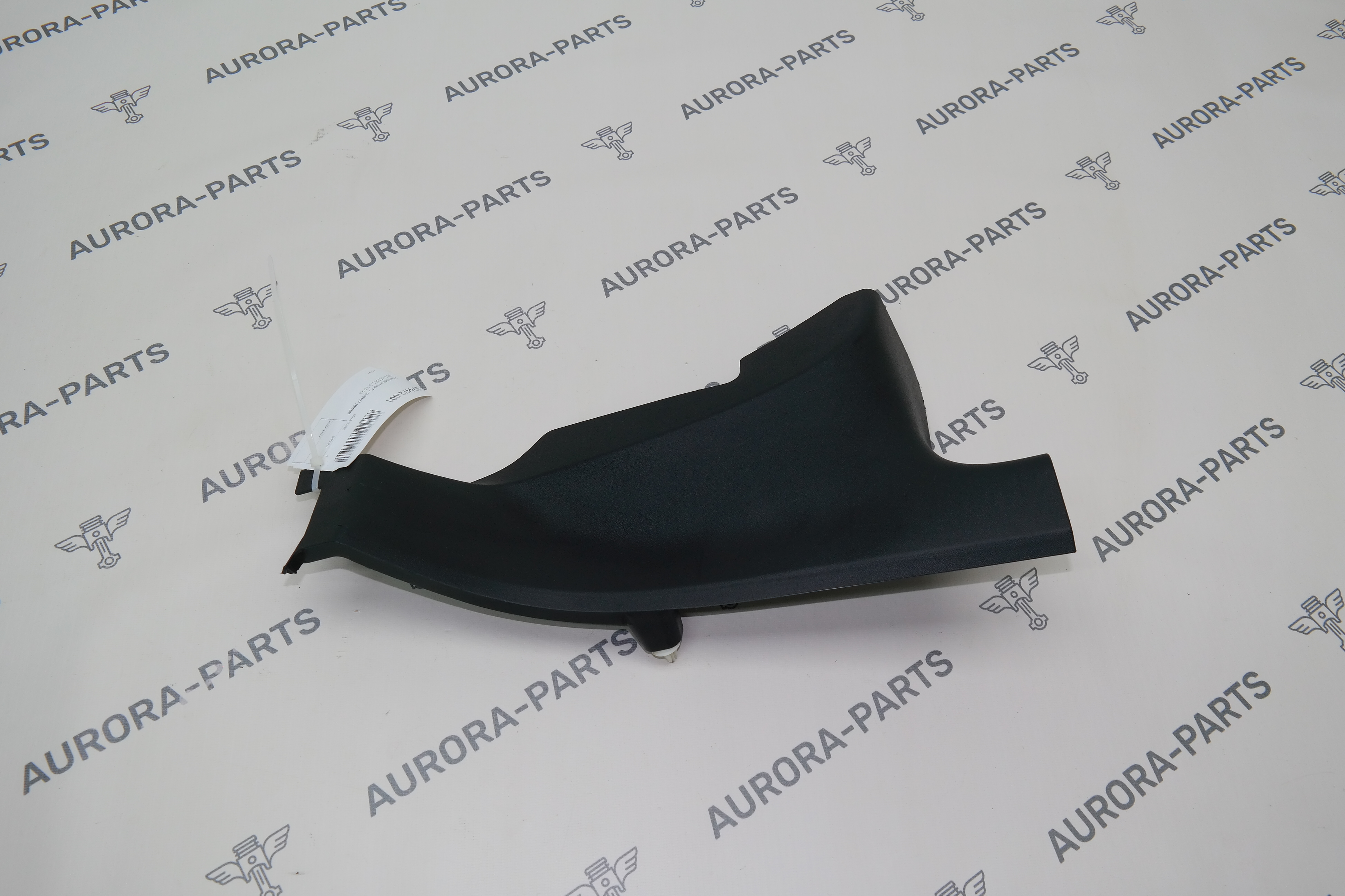 Накладка порога задней двери RH Tesla Model 3