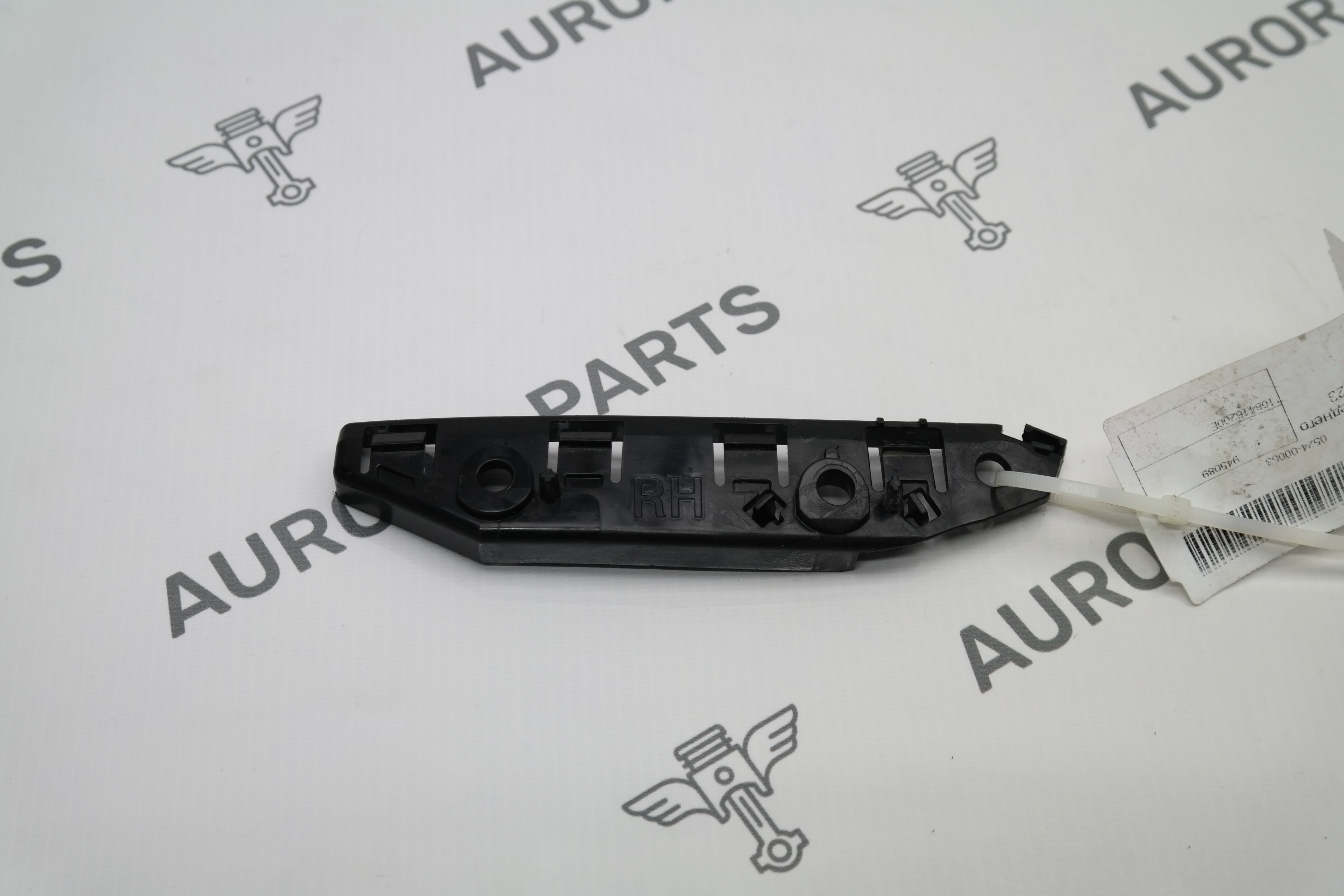 Кронштейн крепления переднего бампера RH Tesla Model 3