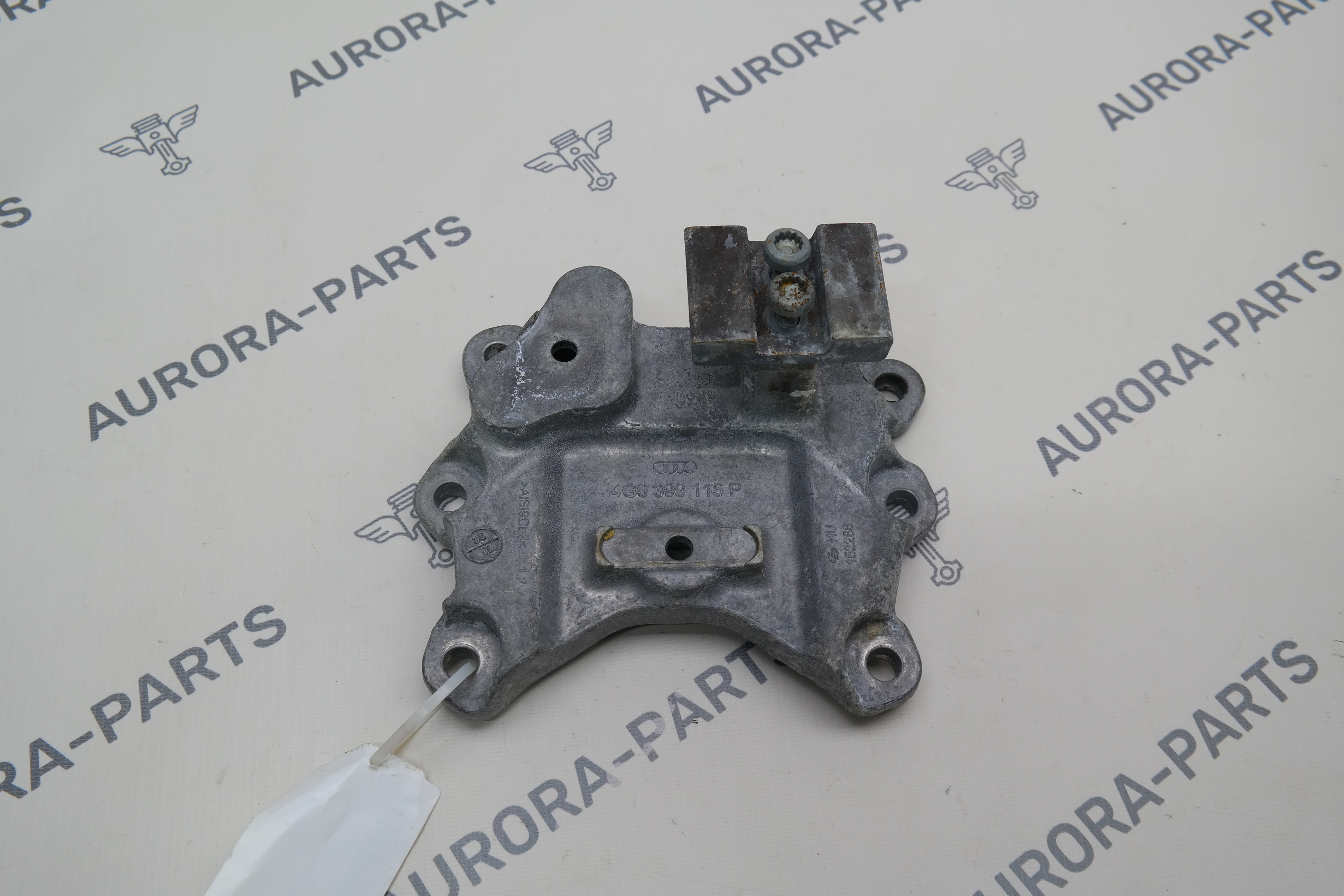 Кронштейн опры АКПП Audi A6 