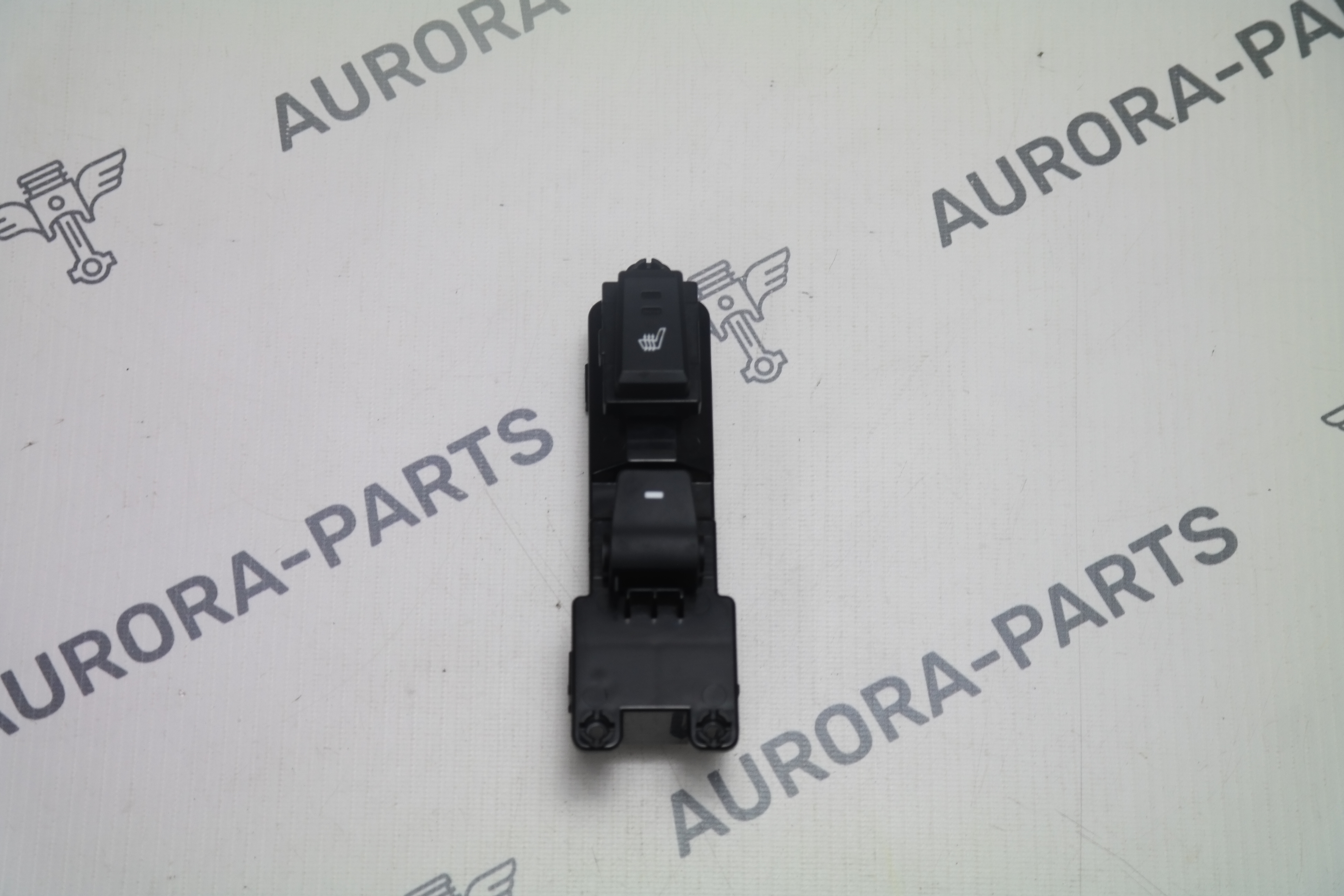 Кнопка стеклоподъемника и обогрева задних пасажиров LH Hyundai Tucson