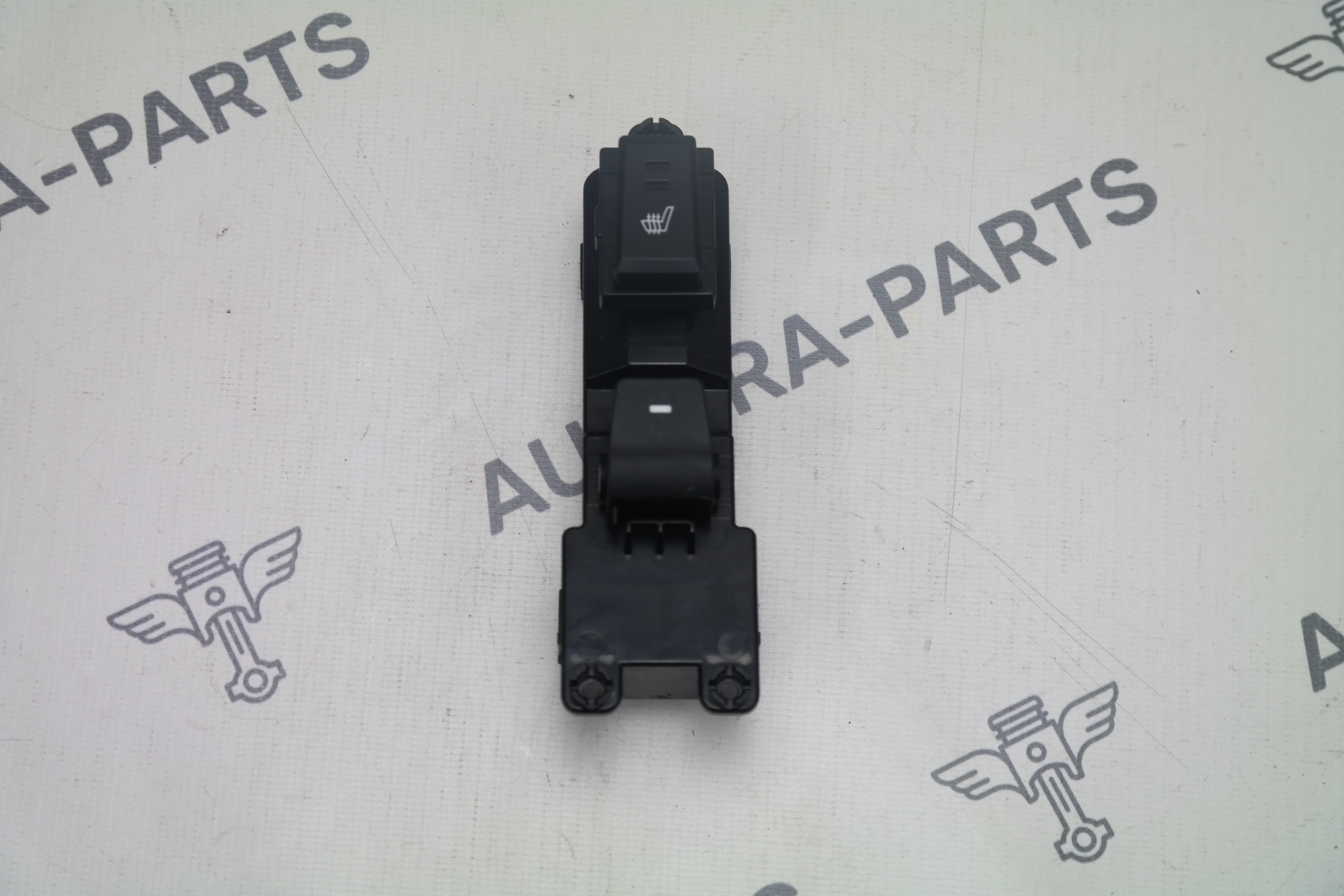 Кнопка стеклоподъемника и обогрева задних пасажиров RH Hyundai Tucson