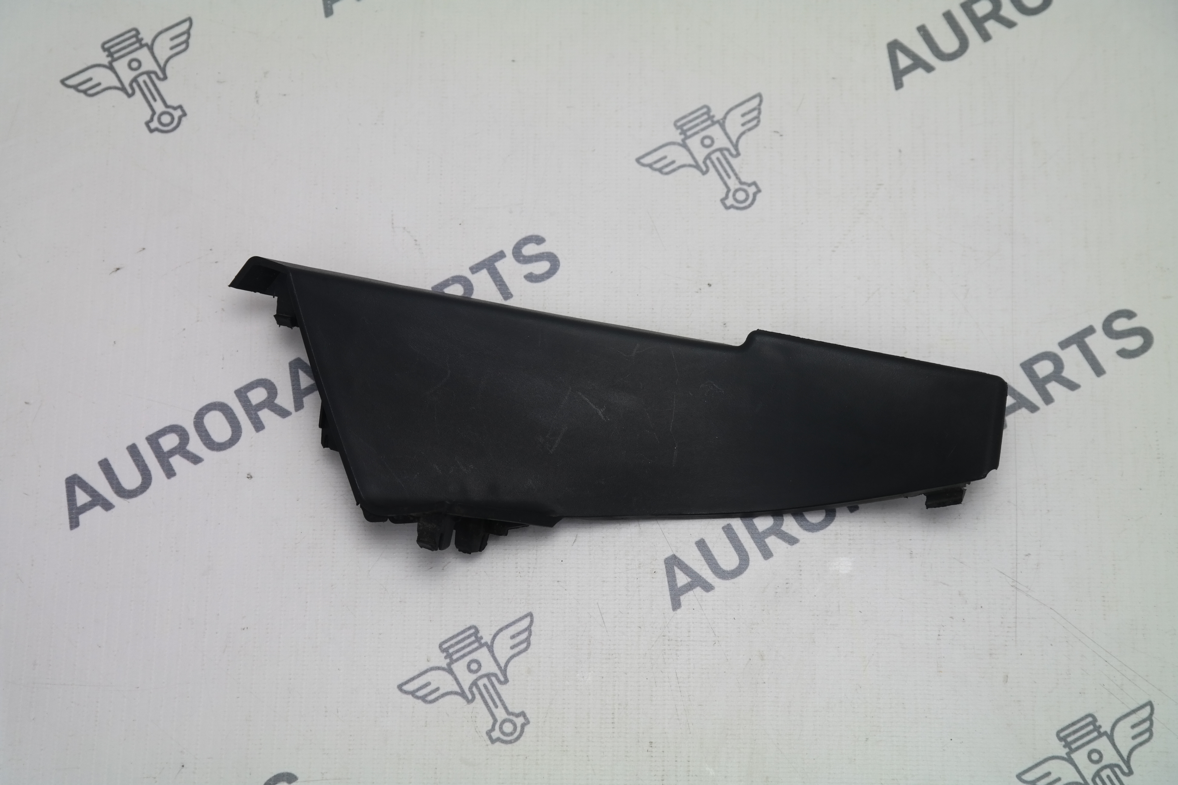 Накладка лобового стекла RH Kia Sorento