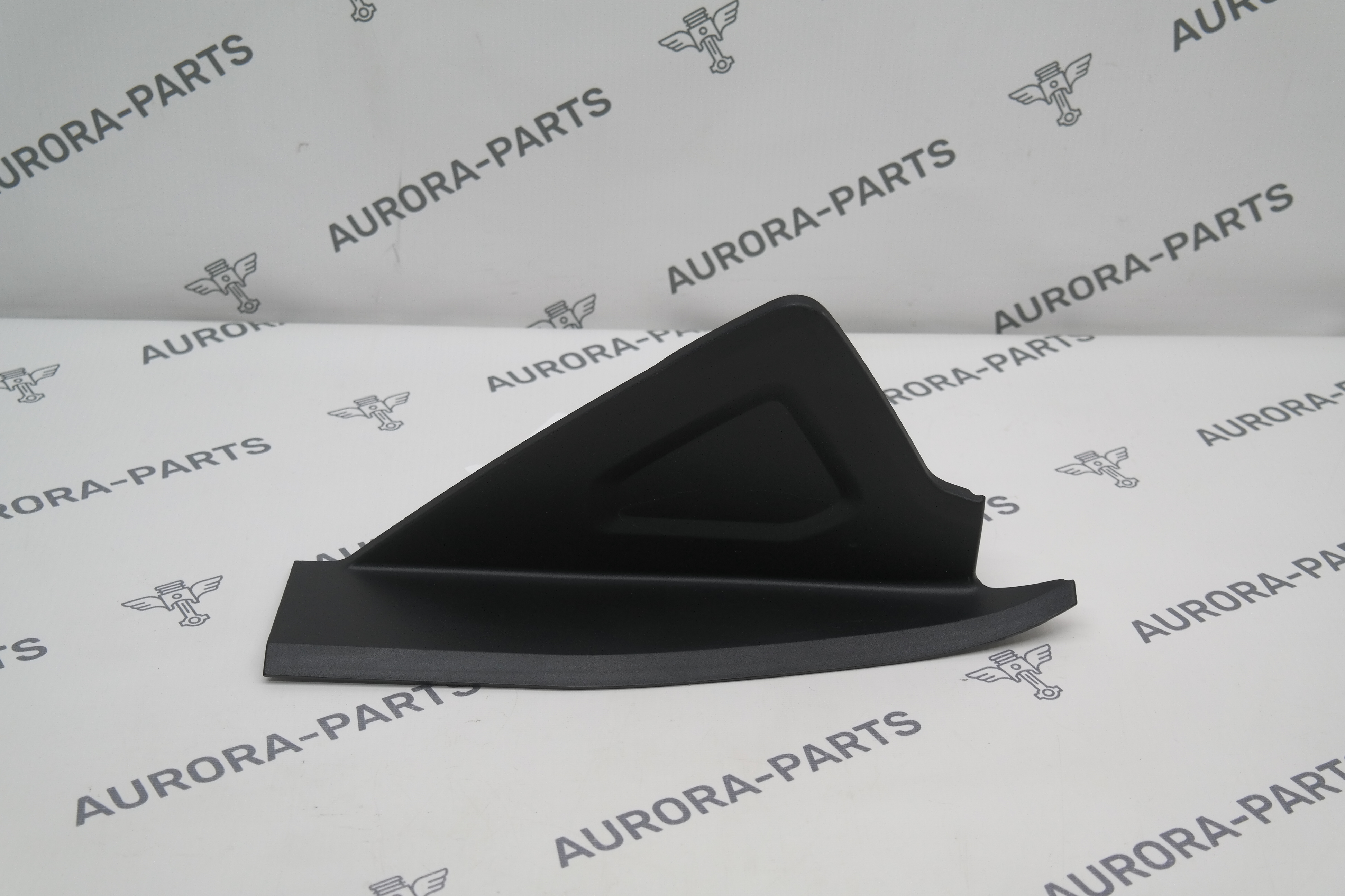 Накладка торпеды RH Land Rover Range Rover Evoque