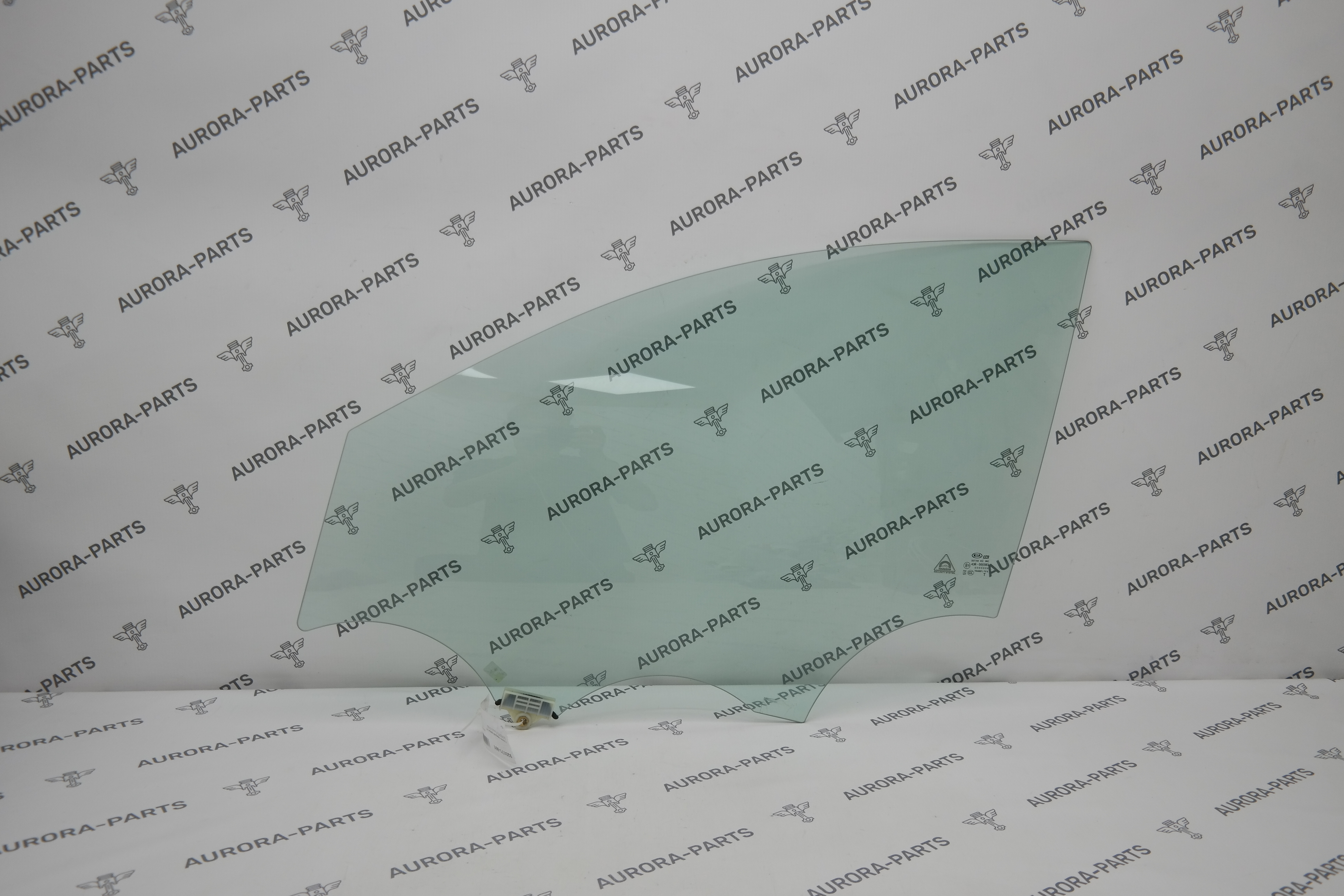 Стекло передней двери LH Kia Sorento