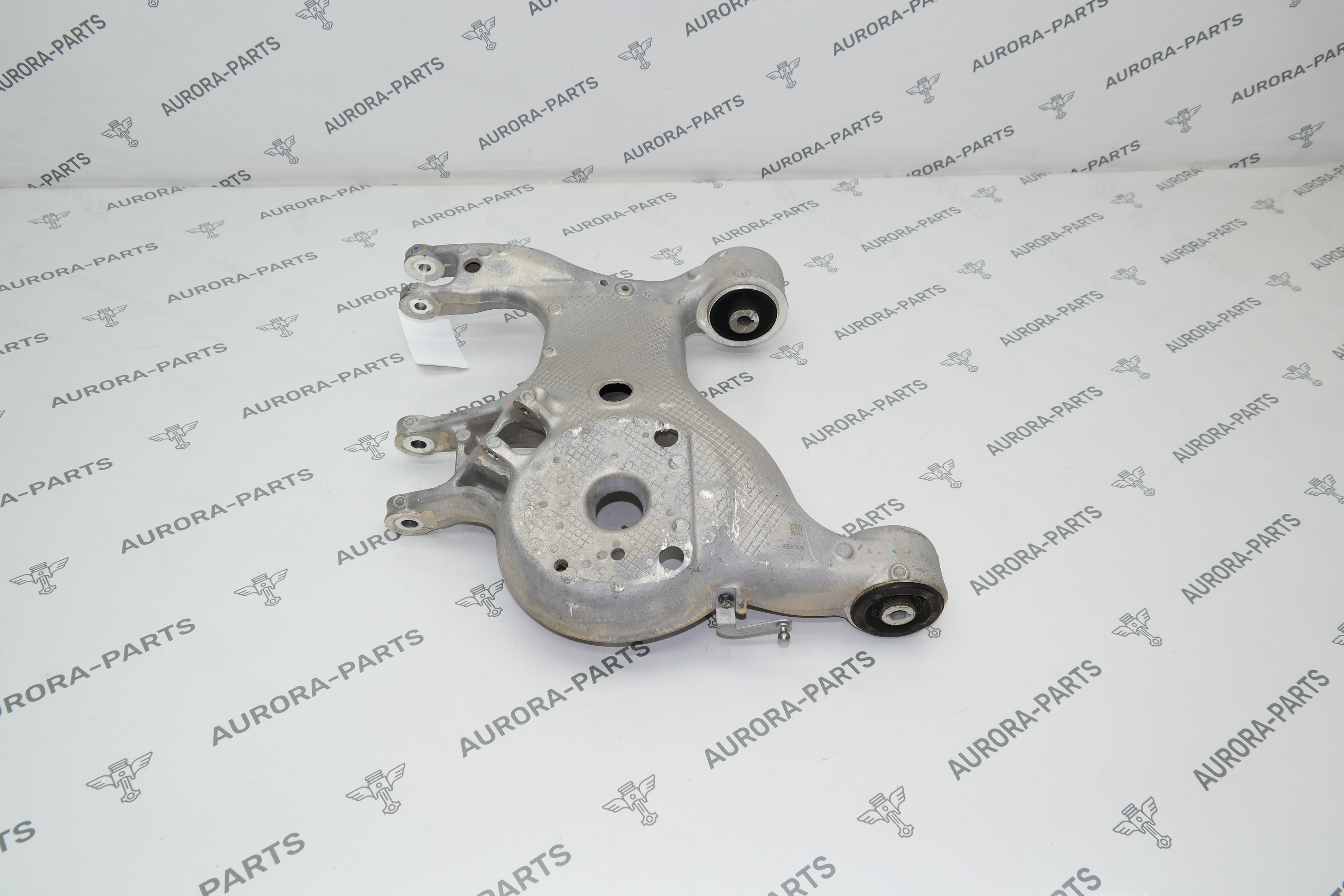 Рычаг задней подвески нижний RH ZEEKR 001