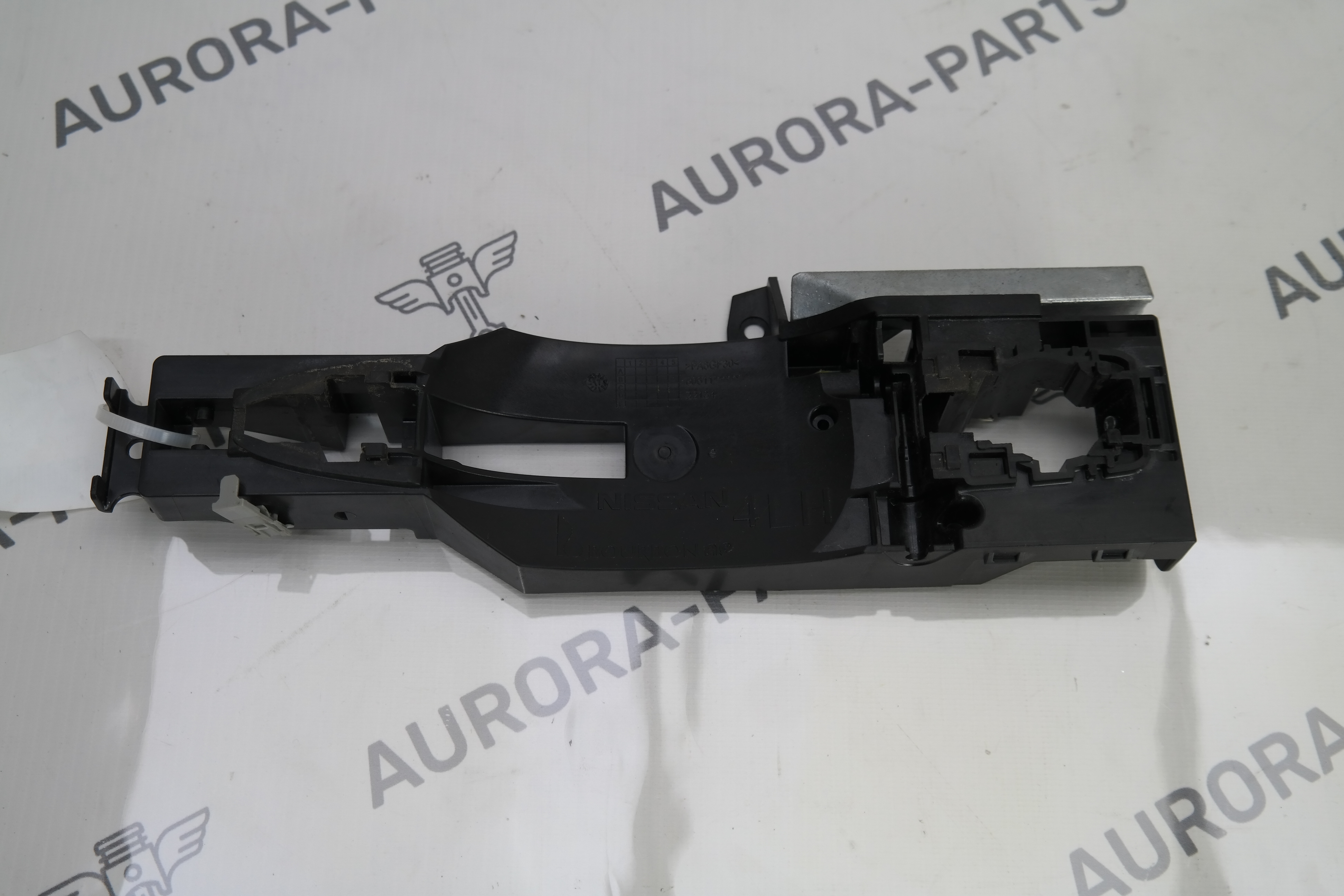 Кронштейн наружней ручки передней двери LH Nissan Qashqai