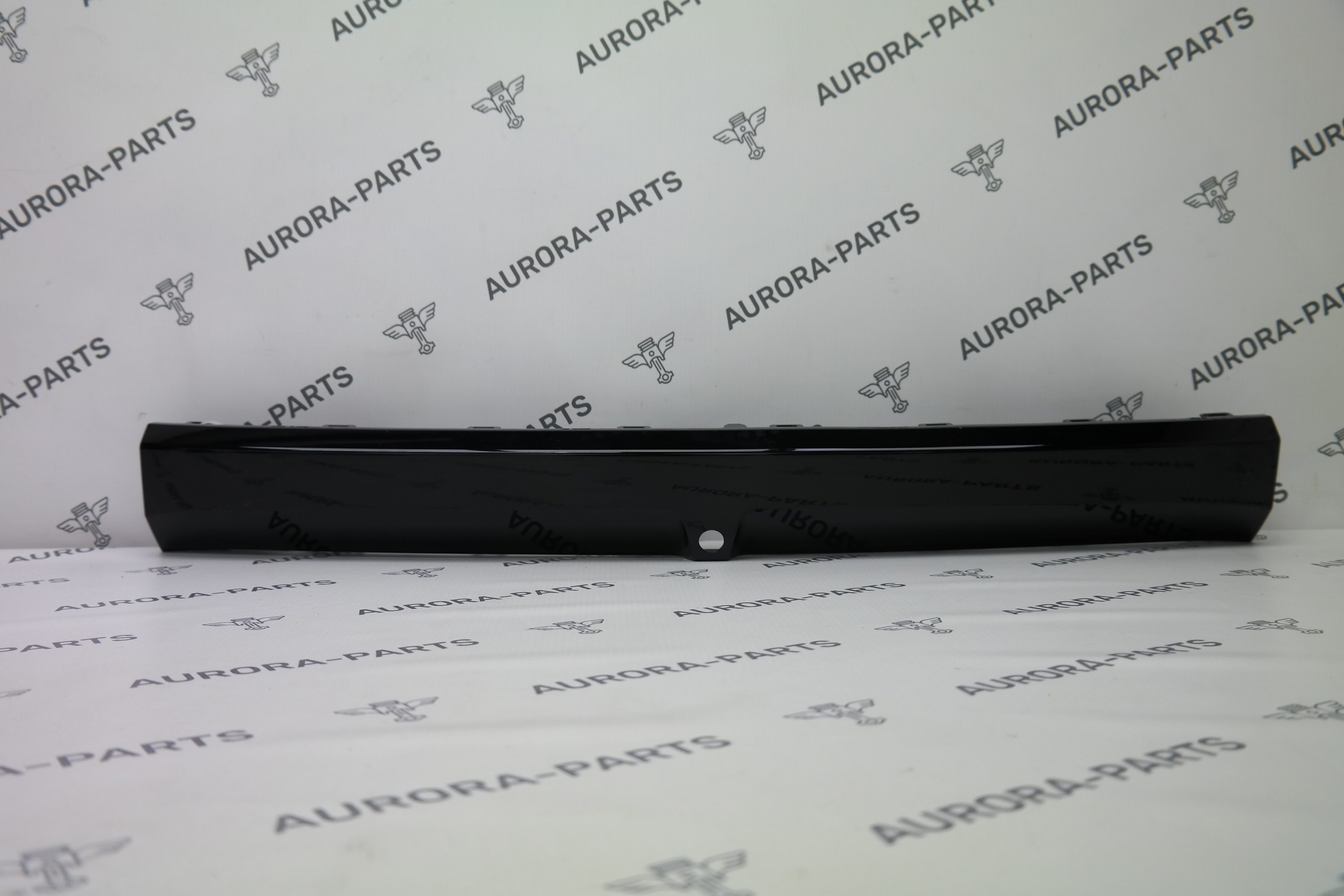 Молдинг переднего бампера (центральный) ZEEKR 001