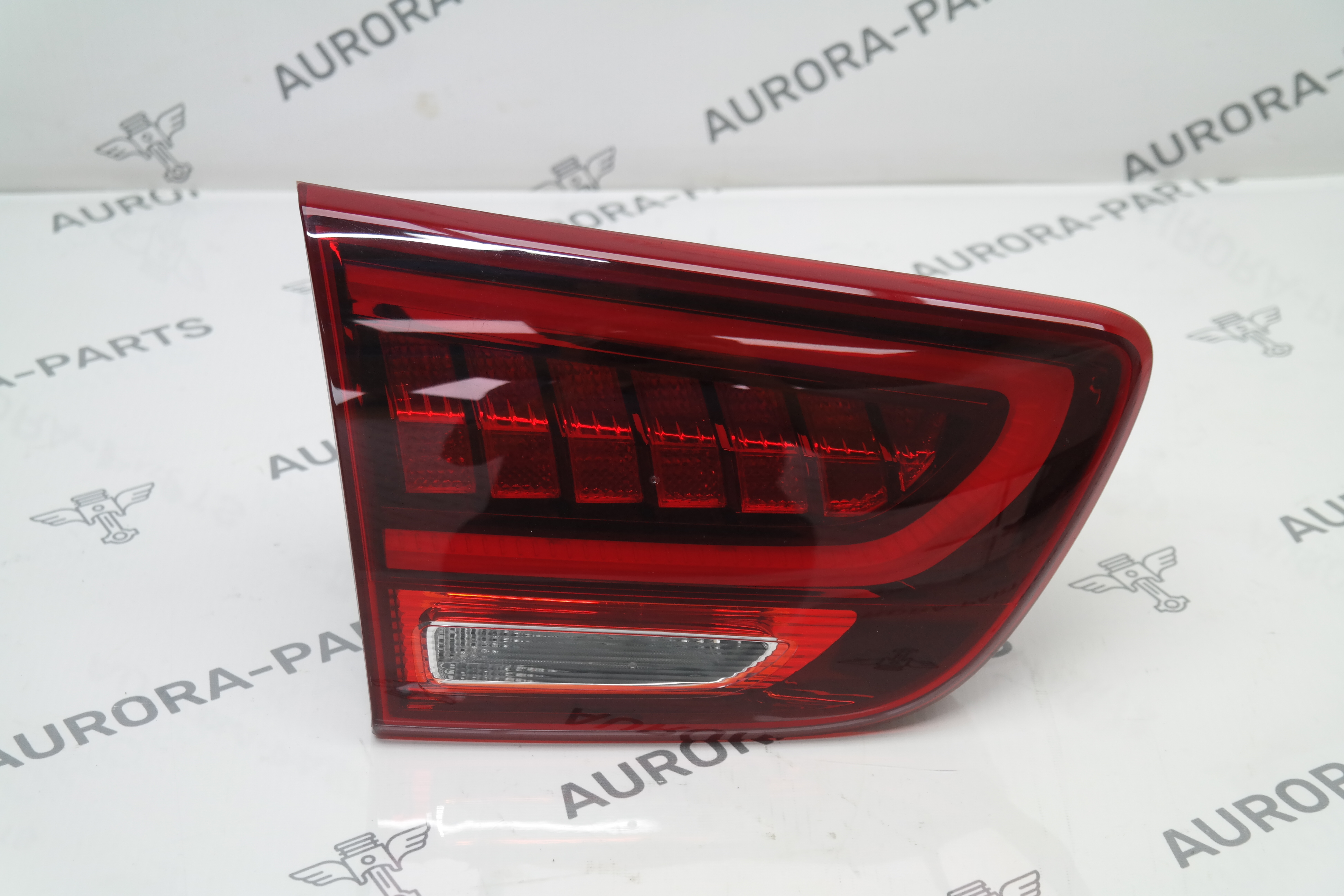 Фонарь задний LH внутренний (крышки багажника) Kia Sorento