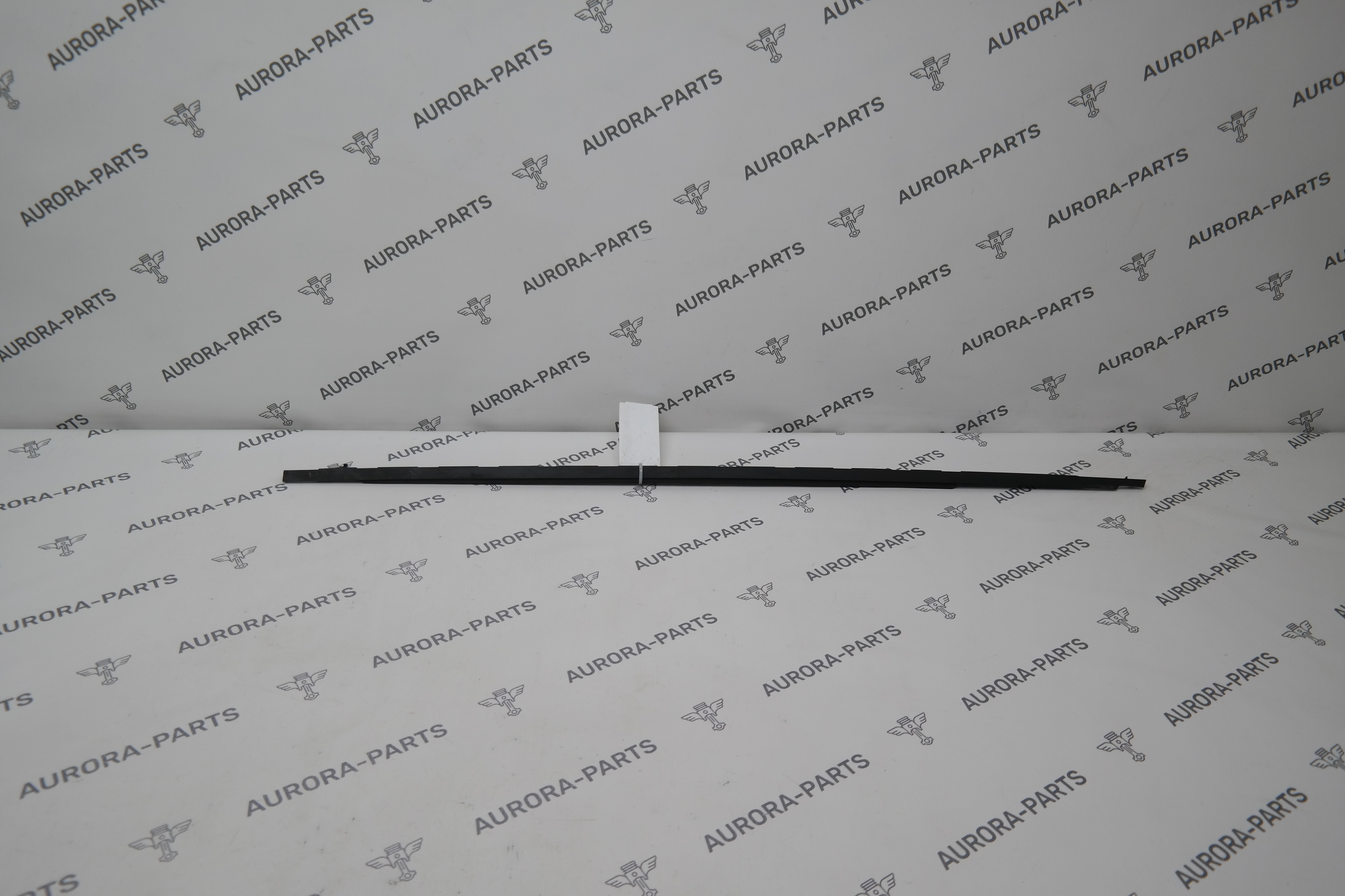 Молдинг стекла задней двери LH Land Rover Range Rover Evoque