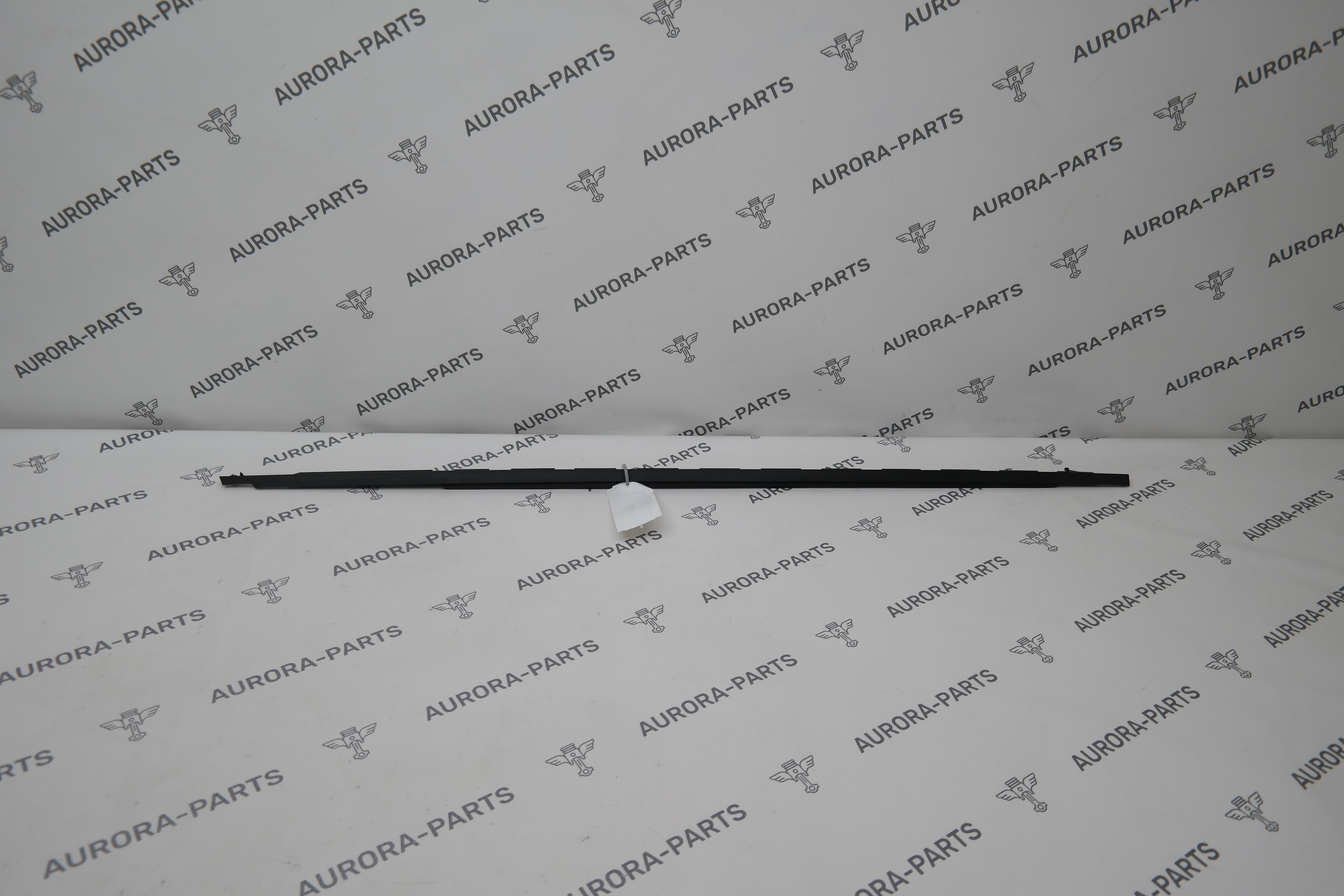 Молдинг стекла задней двери RH Land Rover Range Rover Evoque