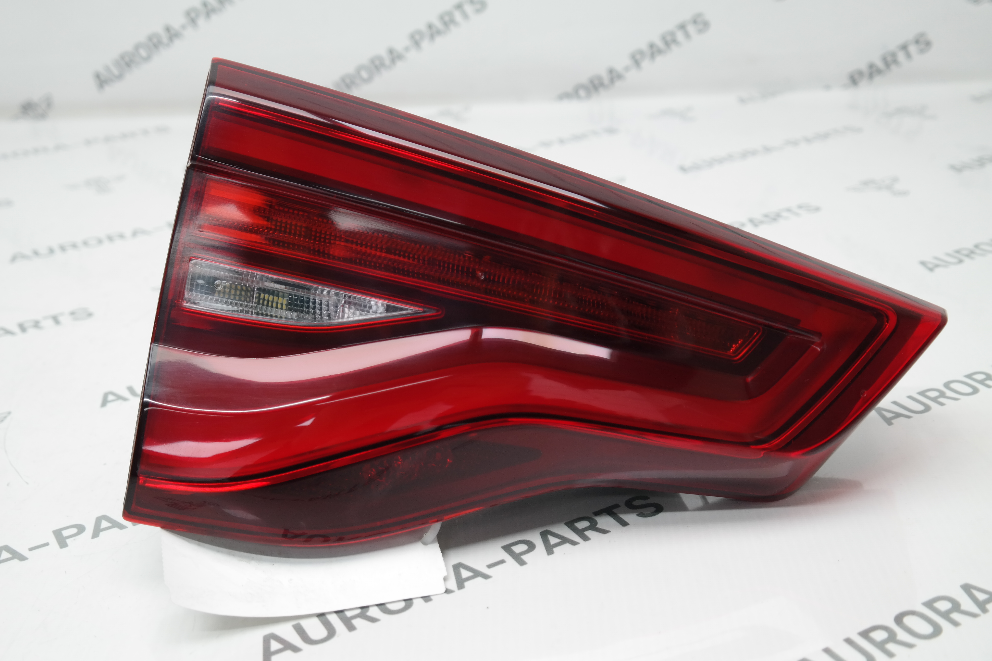 Фонарь задний LH в крышку багажника BMW X3