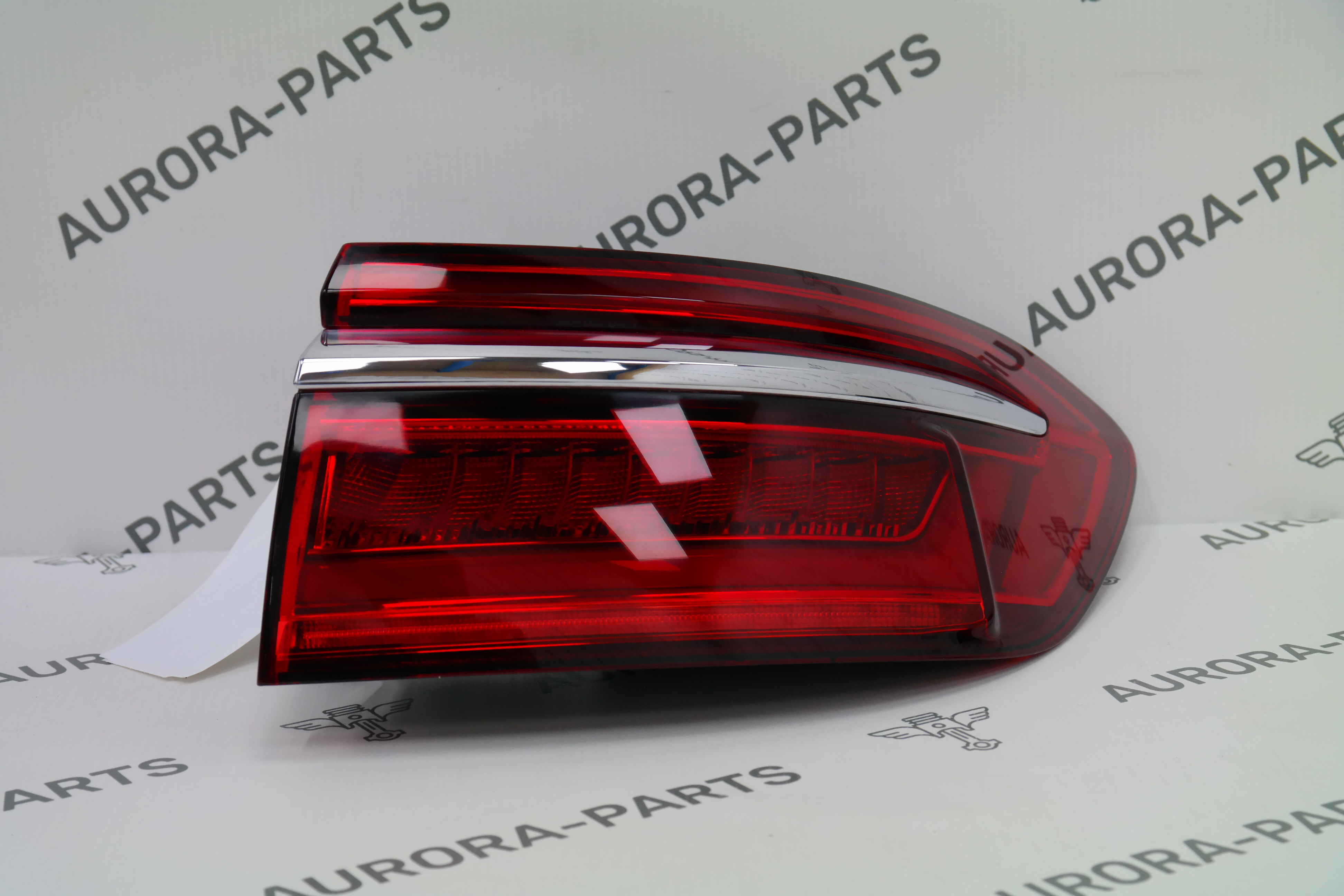 Фонарь задний RH в крыло Audi A8