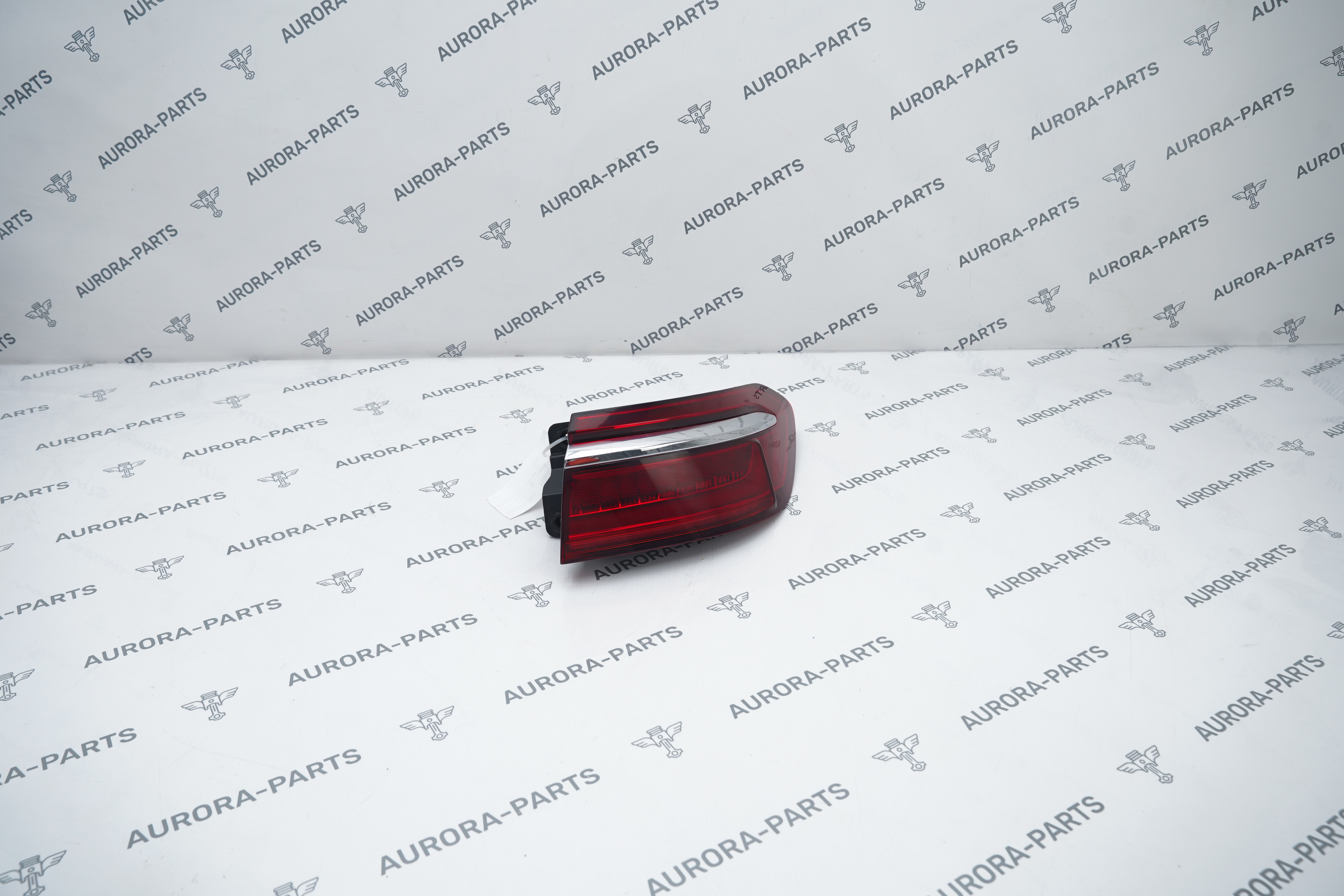 Фонарь задний в крыло RH Audi A8