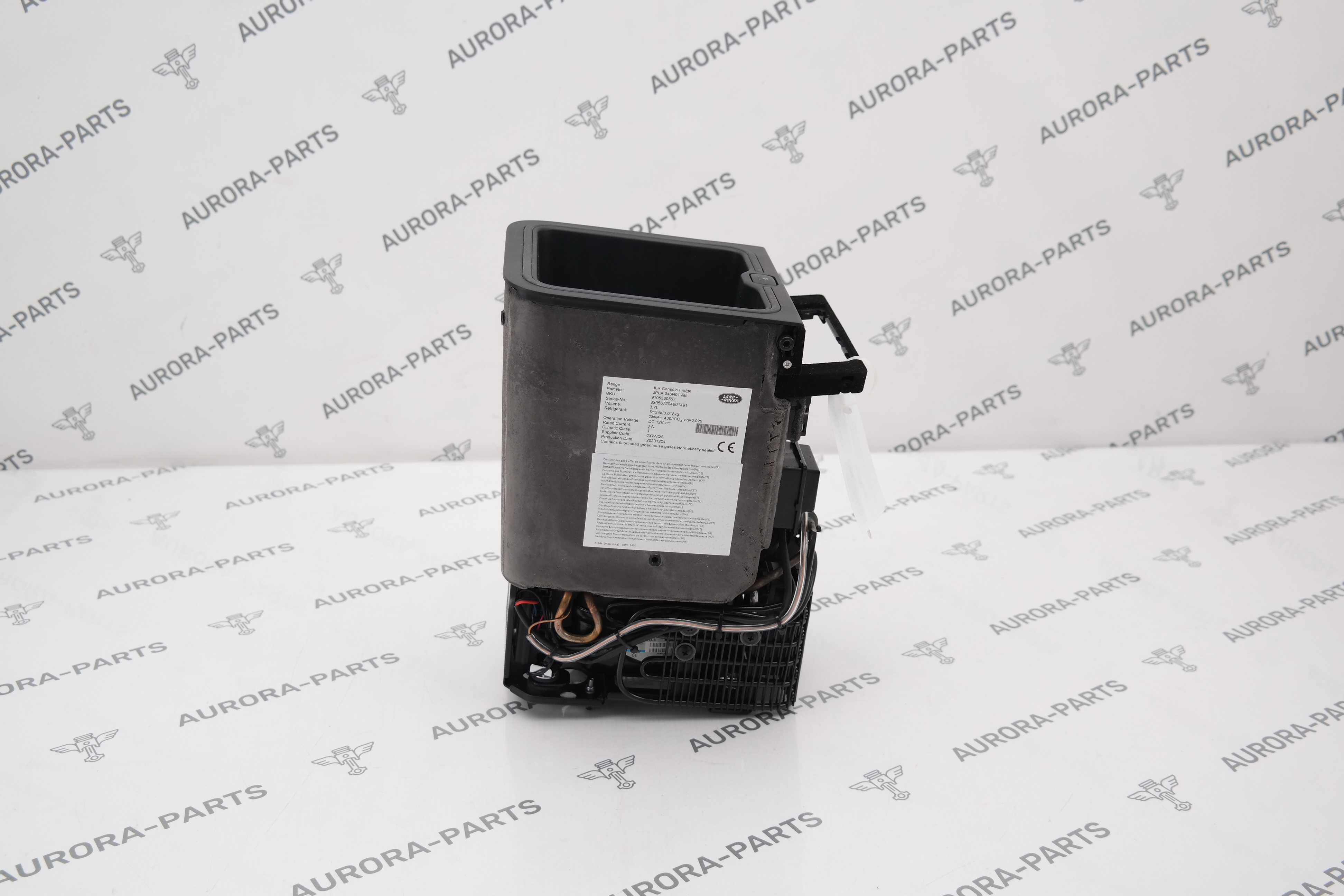 Холодильник с крышкой (Холодильная камера) стоит в подлокотнике Land Rover Range Rover 30DDTX