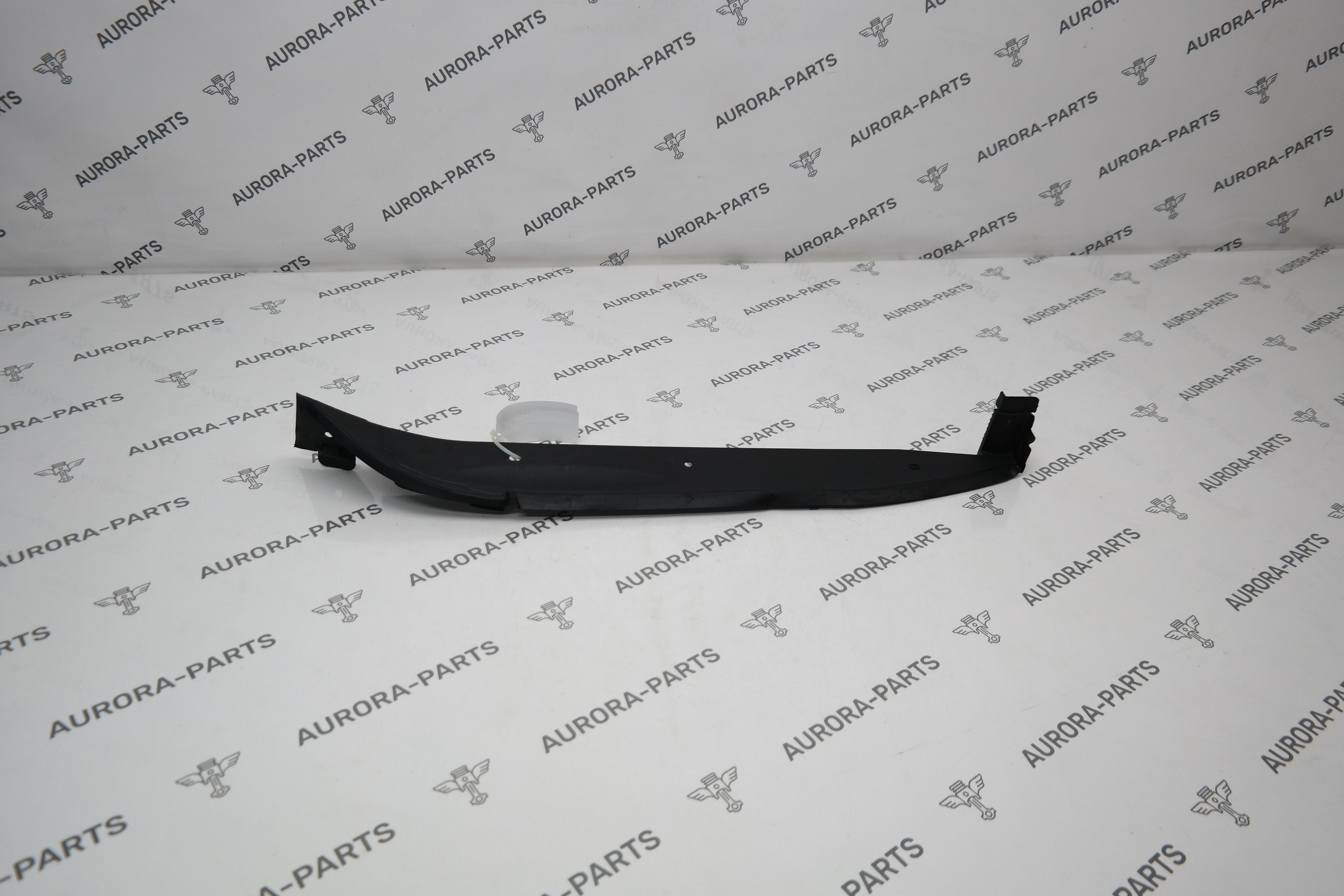 Пыльник переднего крыла LH Porsche Macan