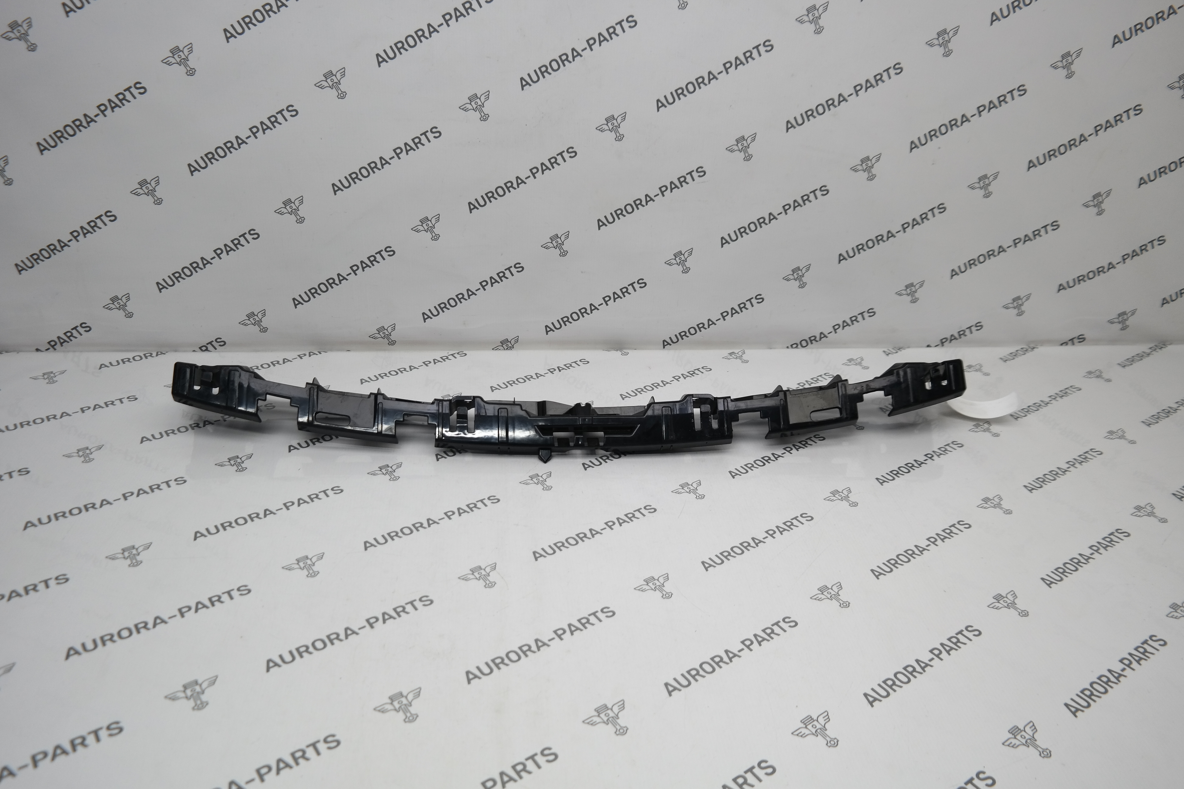 Кронштейн крепления заднего бампера центральный Porsche Macan