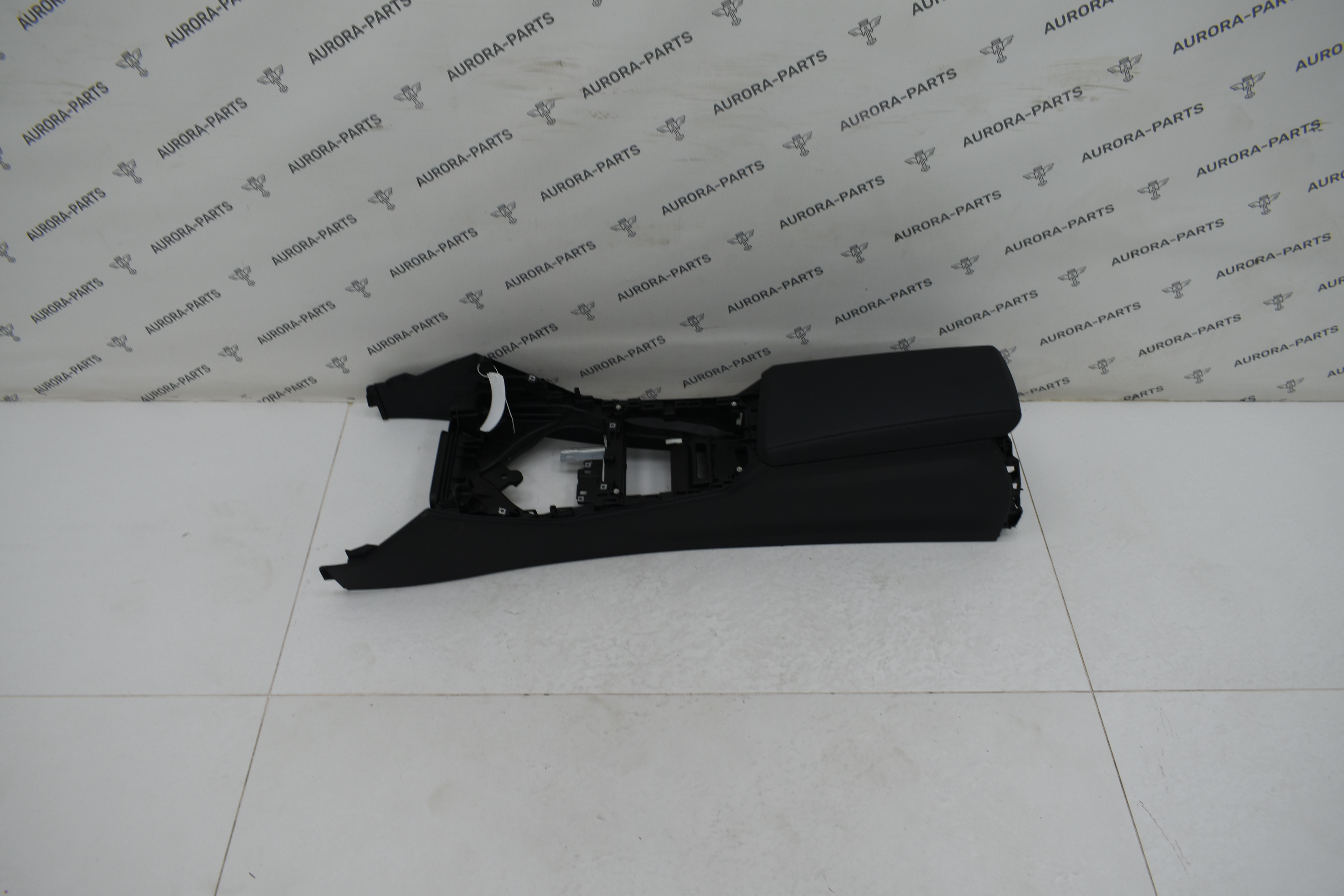 Консоль центральная подлокотник BMW 3-Series