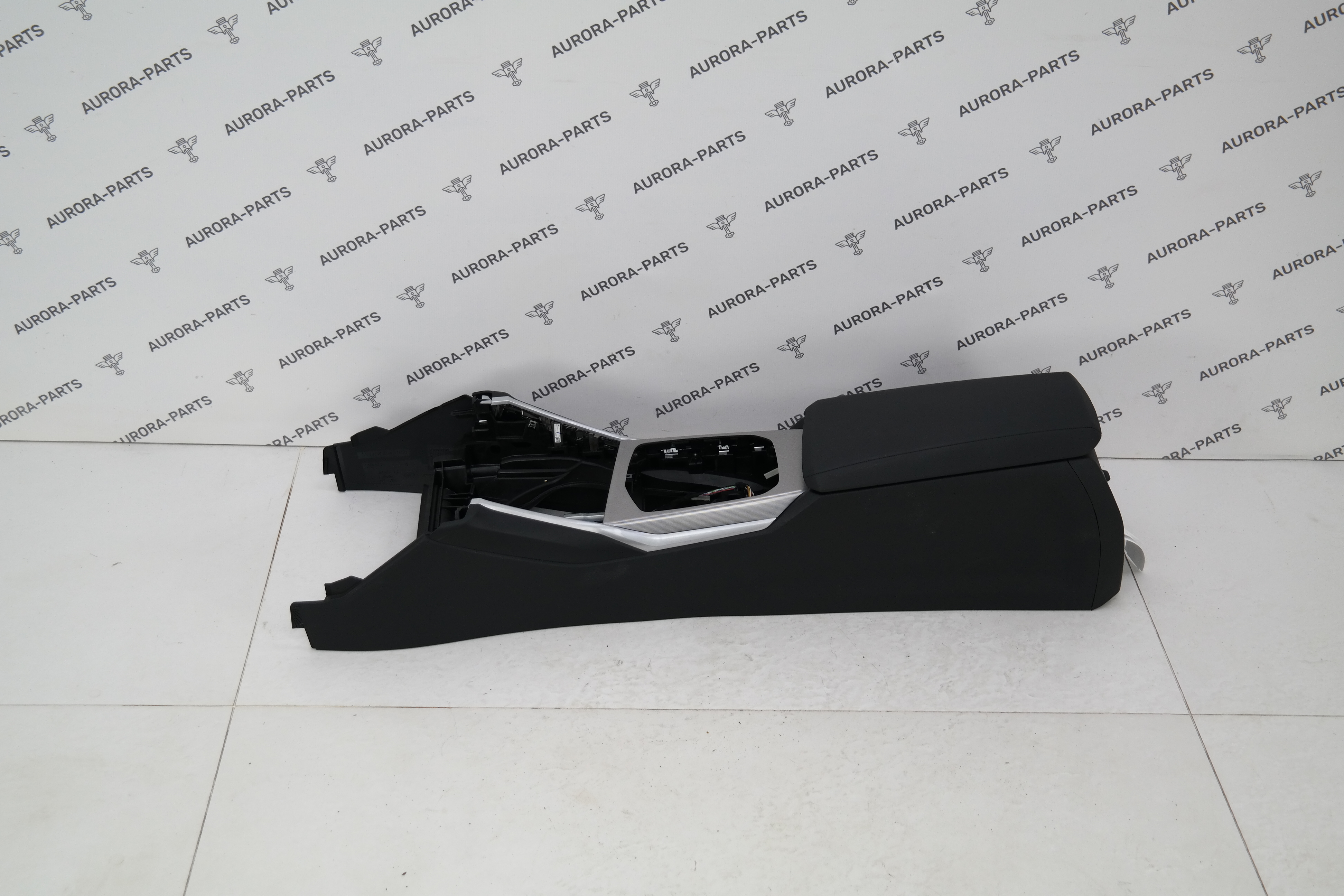 Консоль центральная подлокотник BMW 3-Series