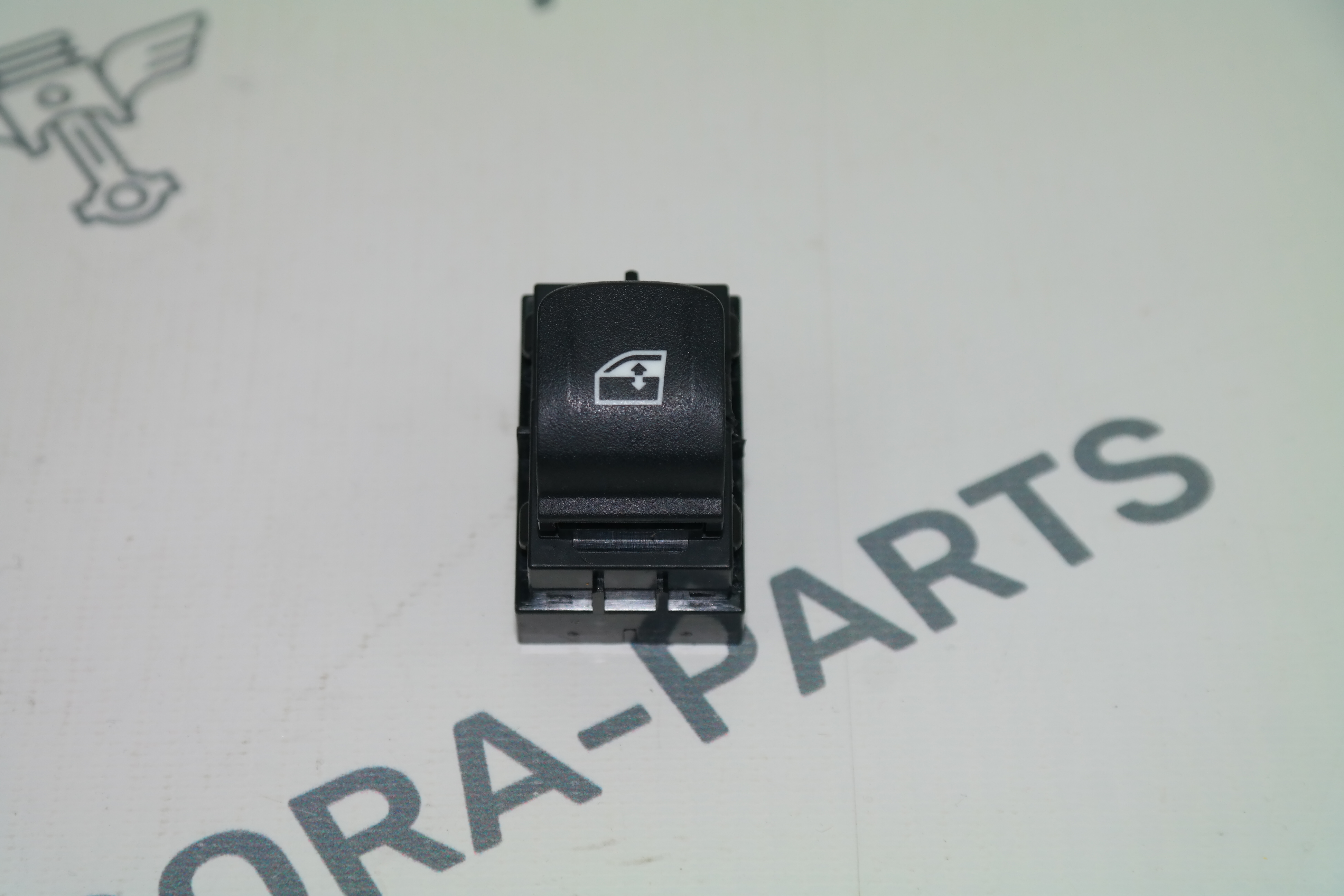 Кнопка стеклоподъемника BMW 3-Series