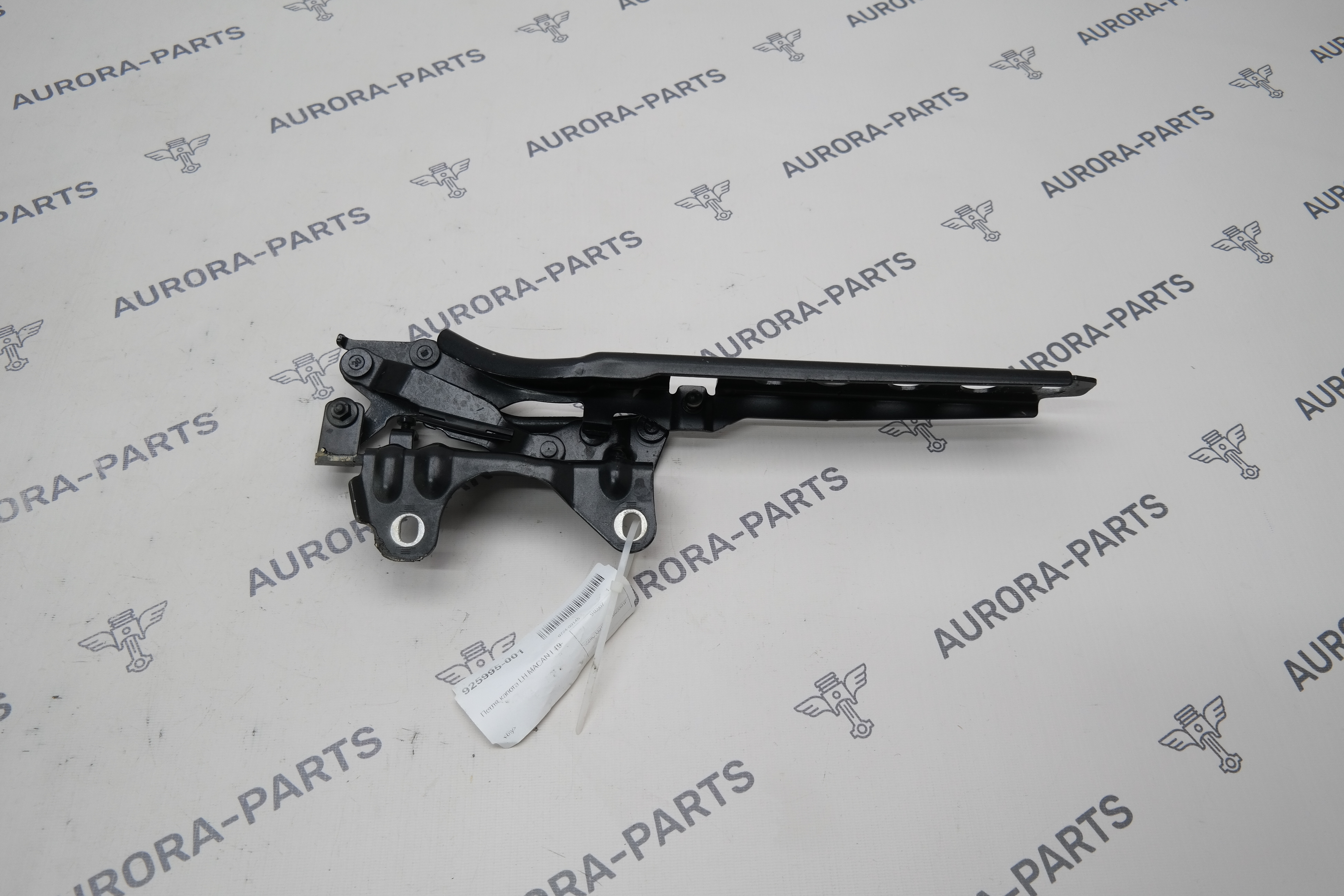 Петля капота LH Porsche Macan