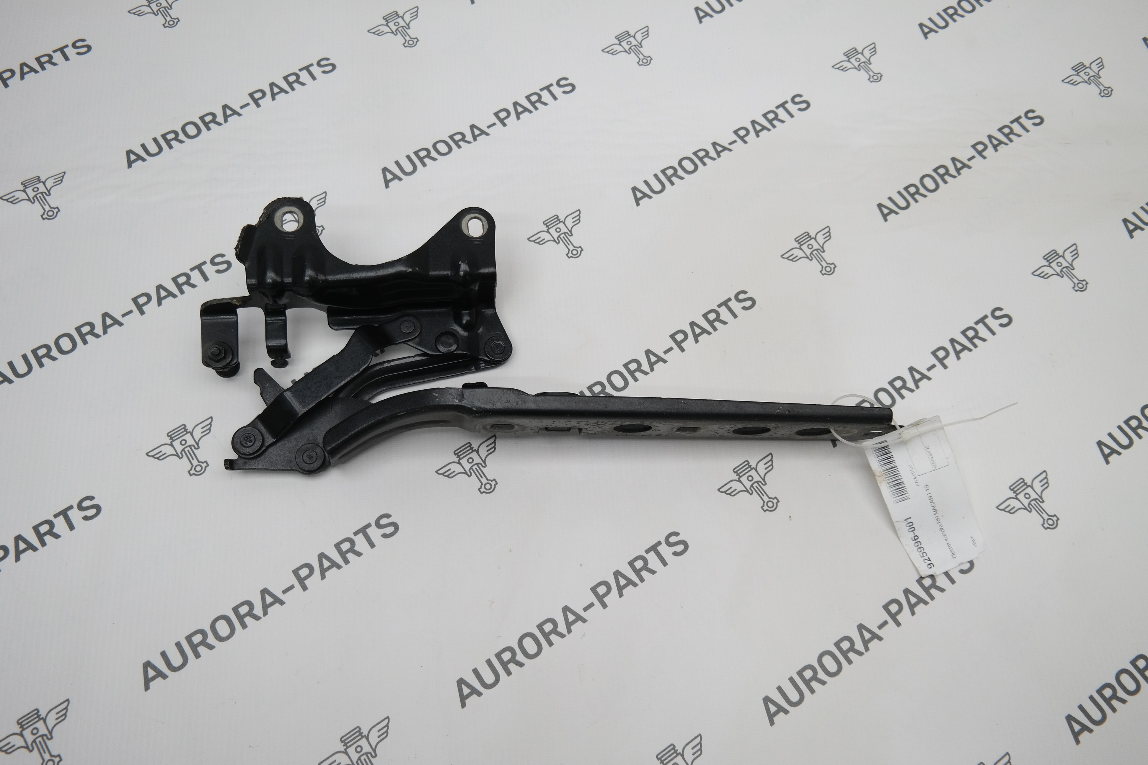 Петля капота RH Porsche Macan