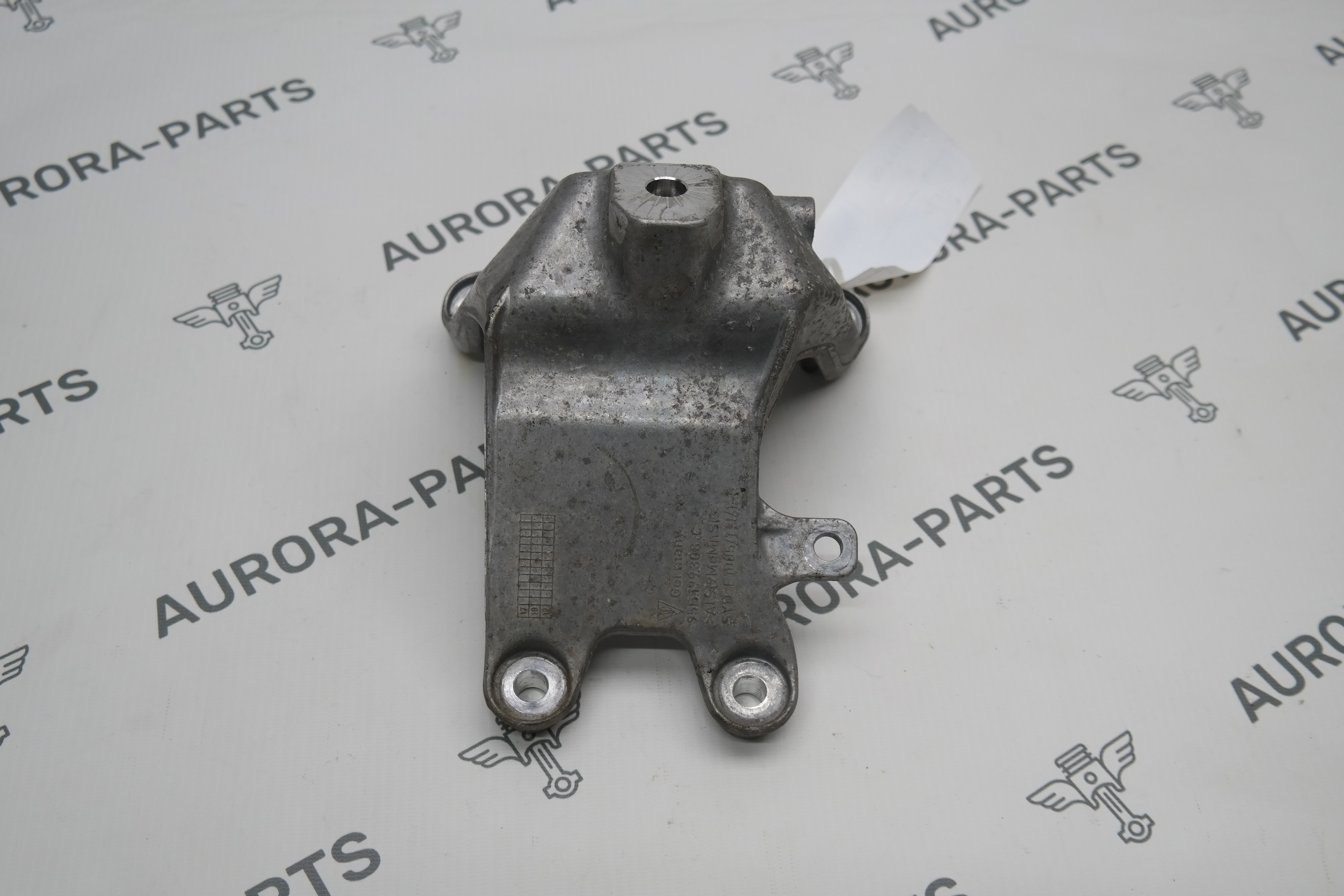 Кронштейн двигателя RH Porsche Macan