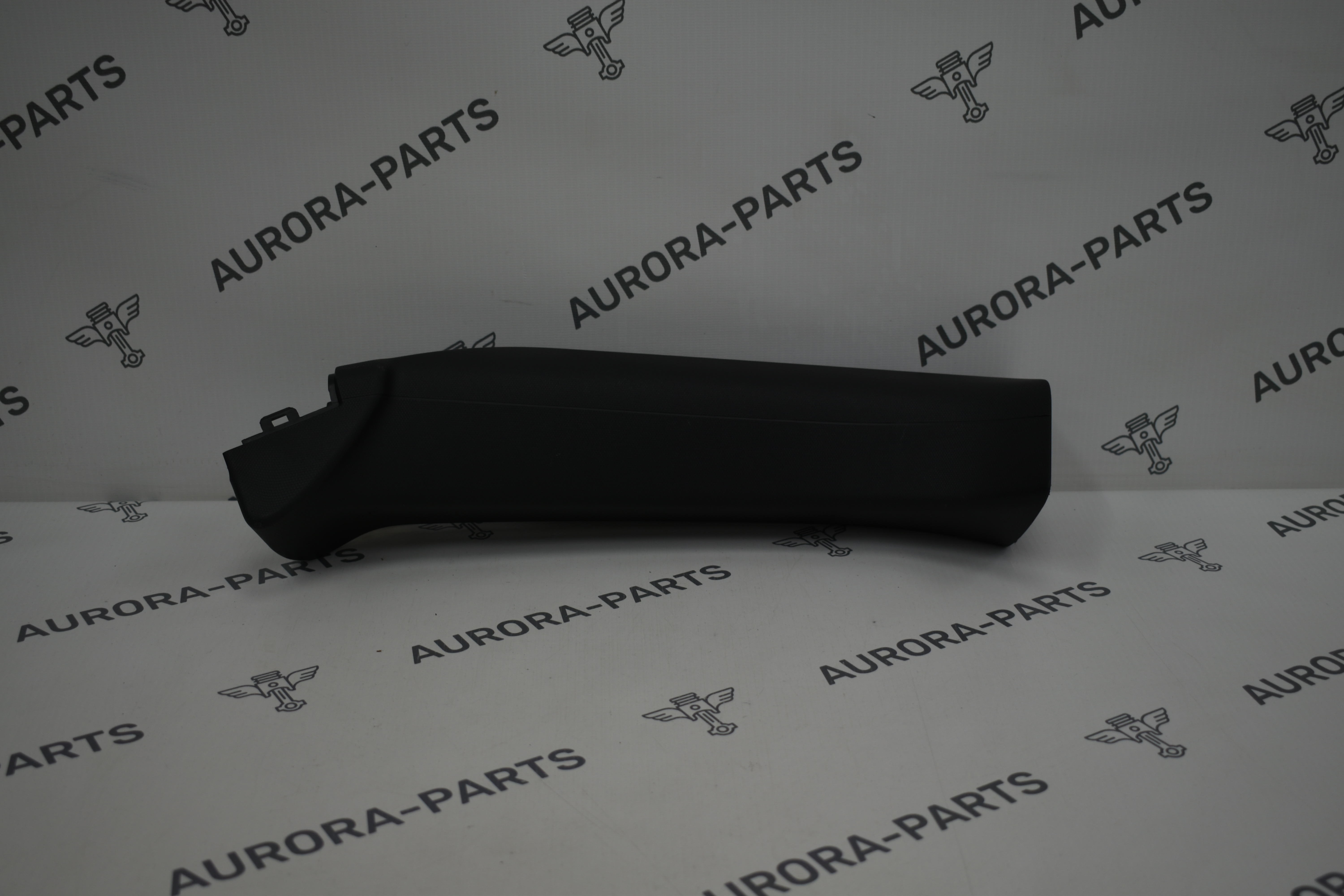 Обшивка крышки багажника RH BMW 3-Series