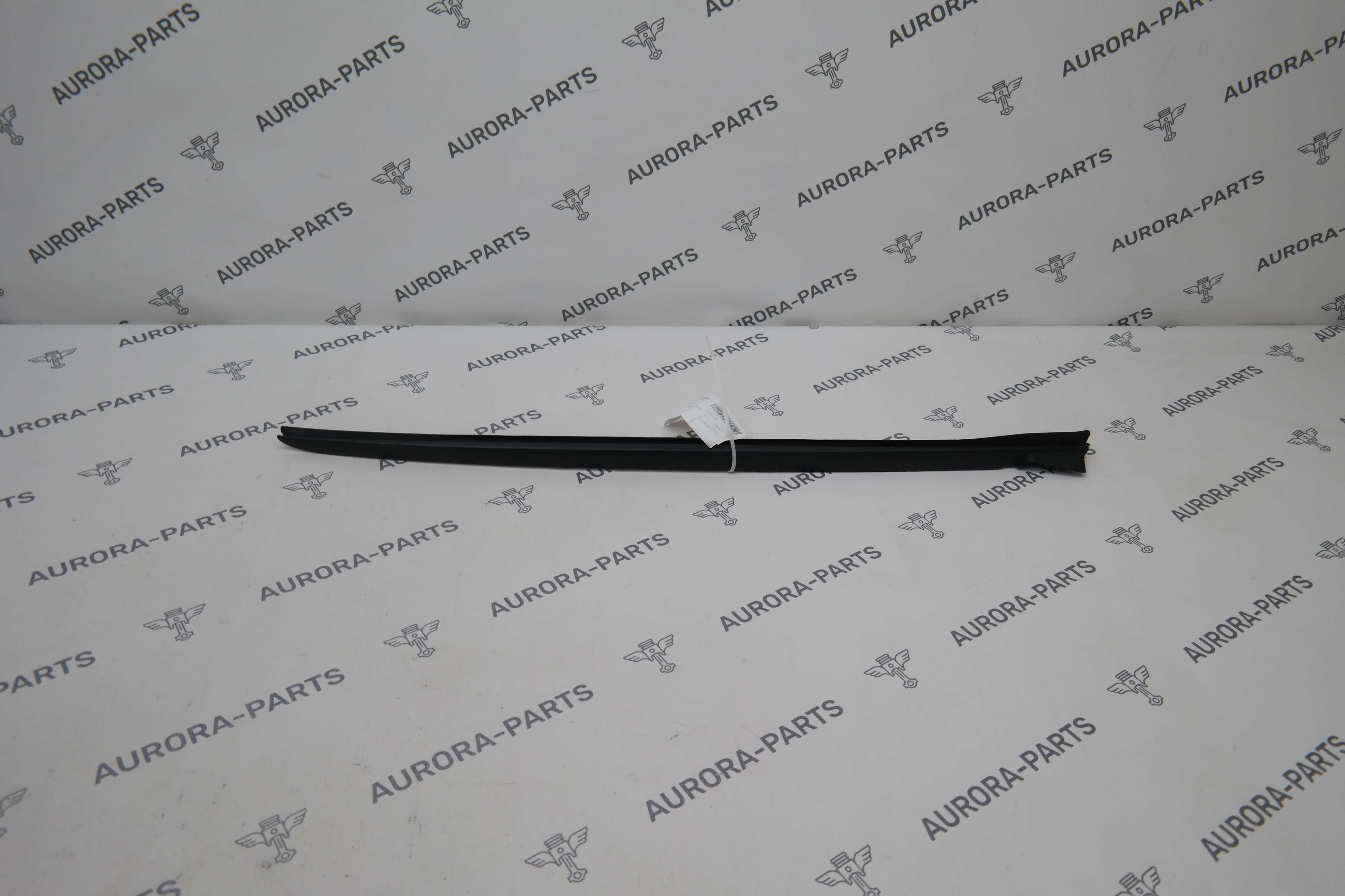 Молдинг лобового стекла RH BMW 3-Series