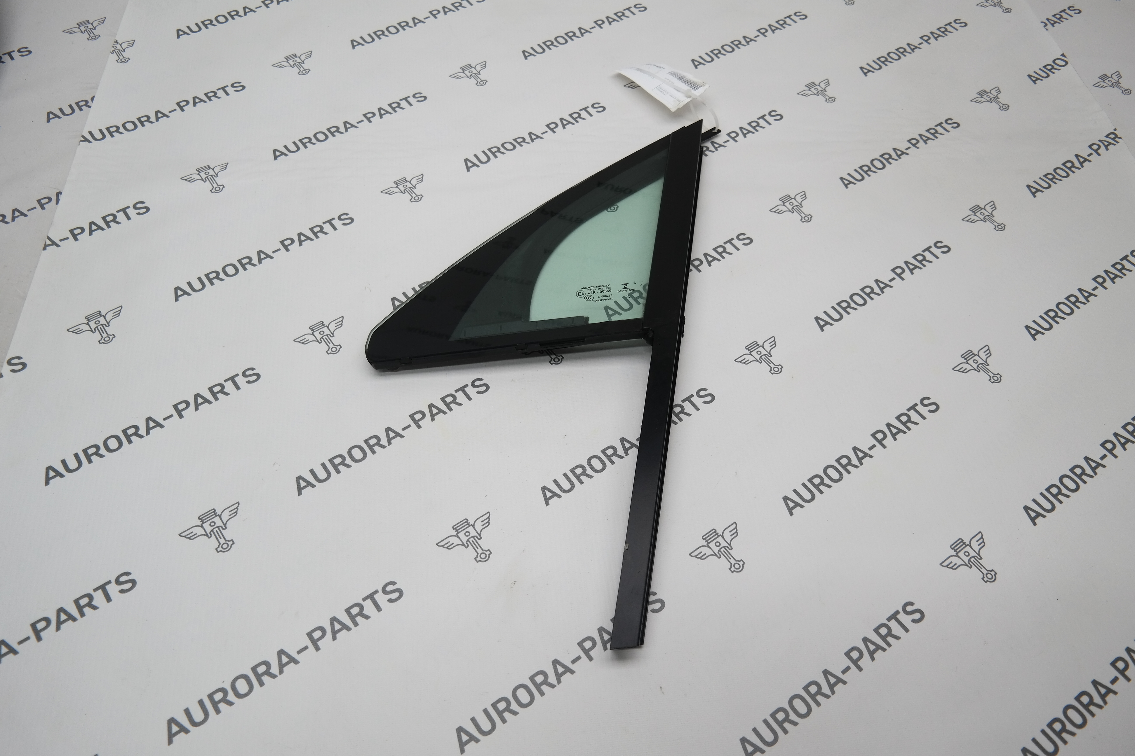 Стекло двери передней LH (форточка) Porsche Macan