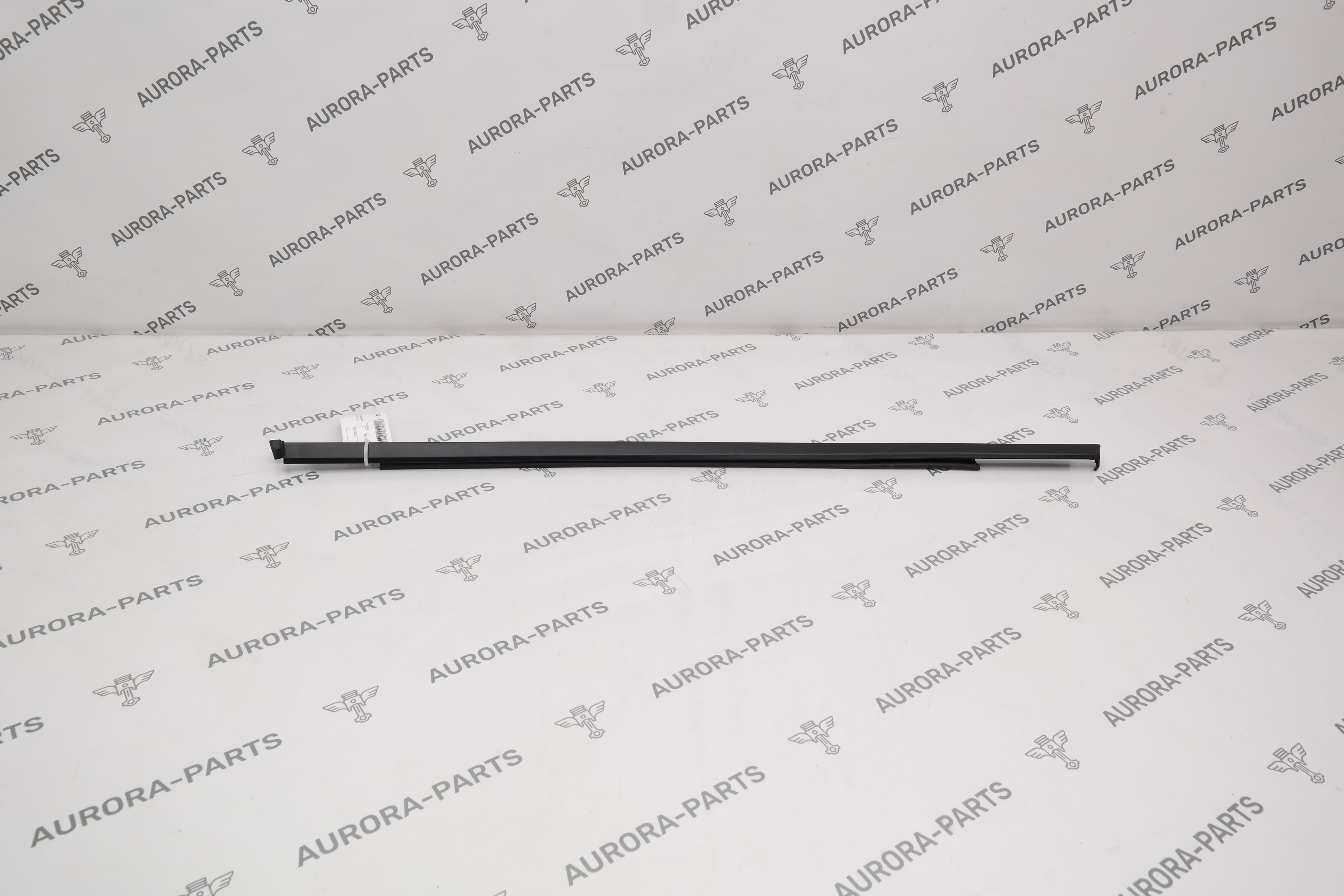 Молдинг двери задней RH (бархотка) Porsche Macan