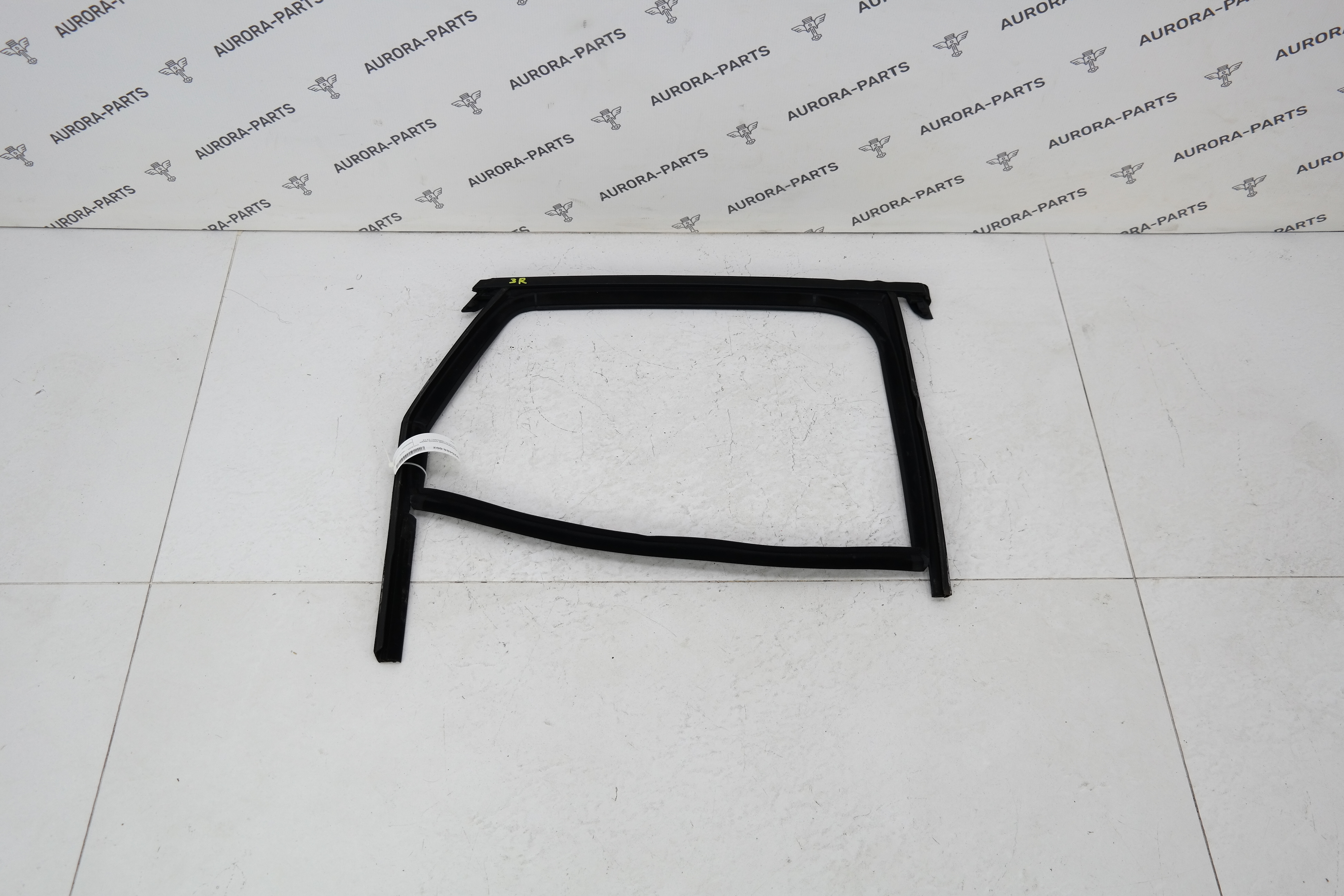 Направляющая стекла двери задней RH Porsche Macan