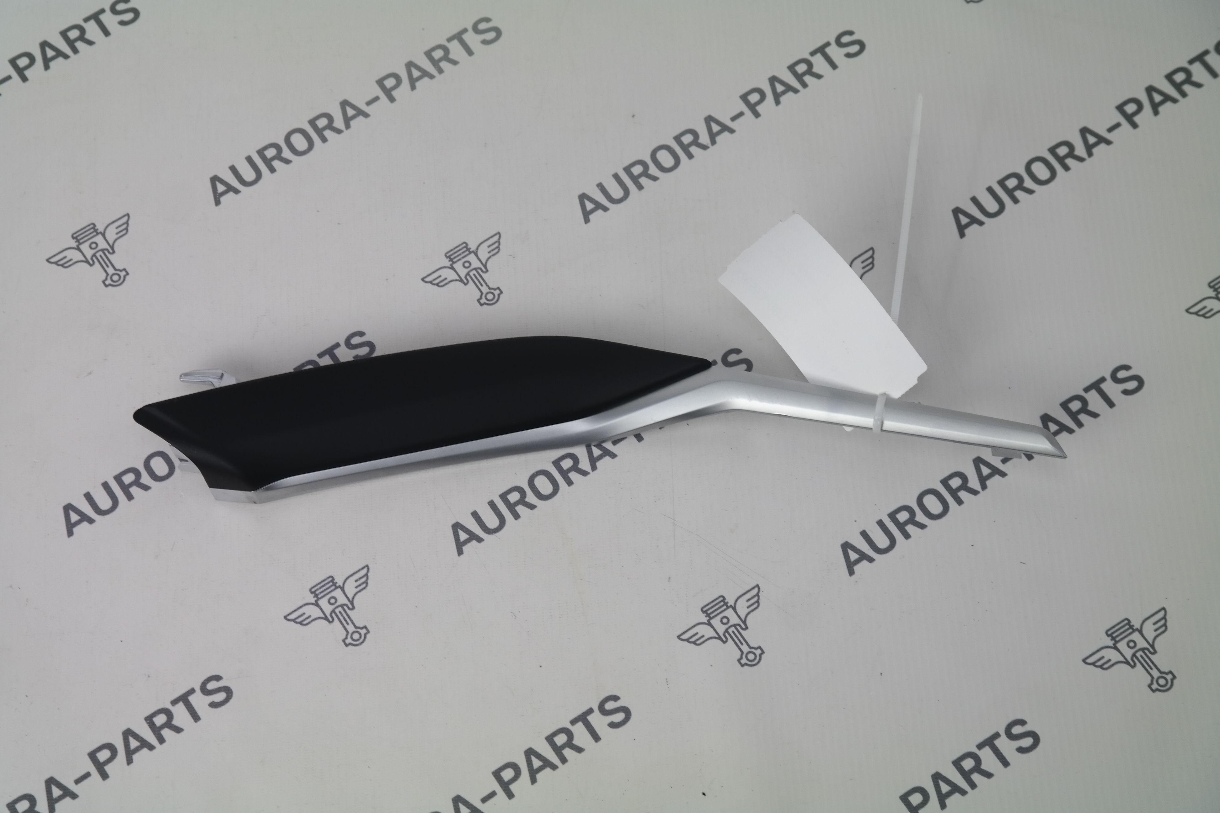 Накладка боковая центральной консоли LH BMW 3-Series